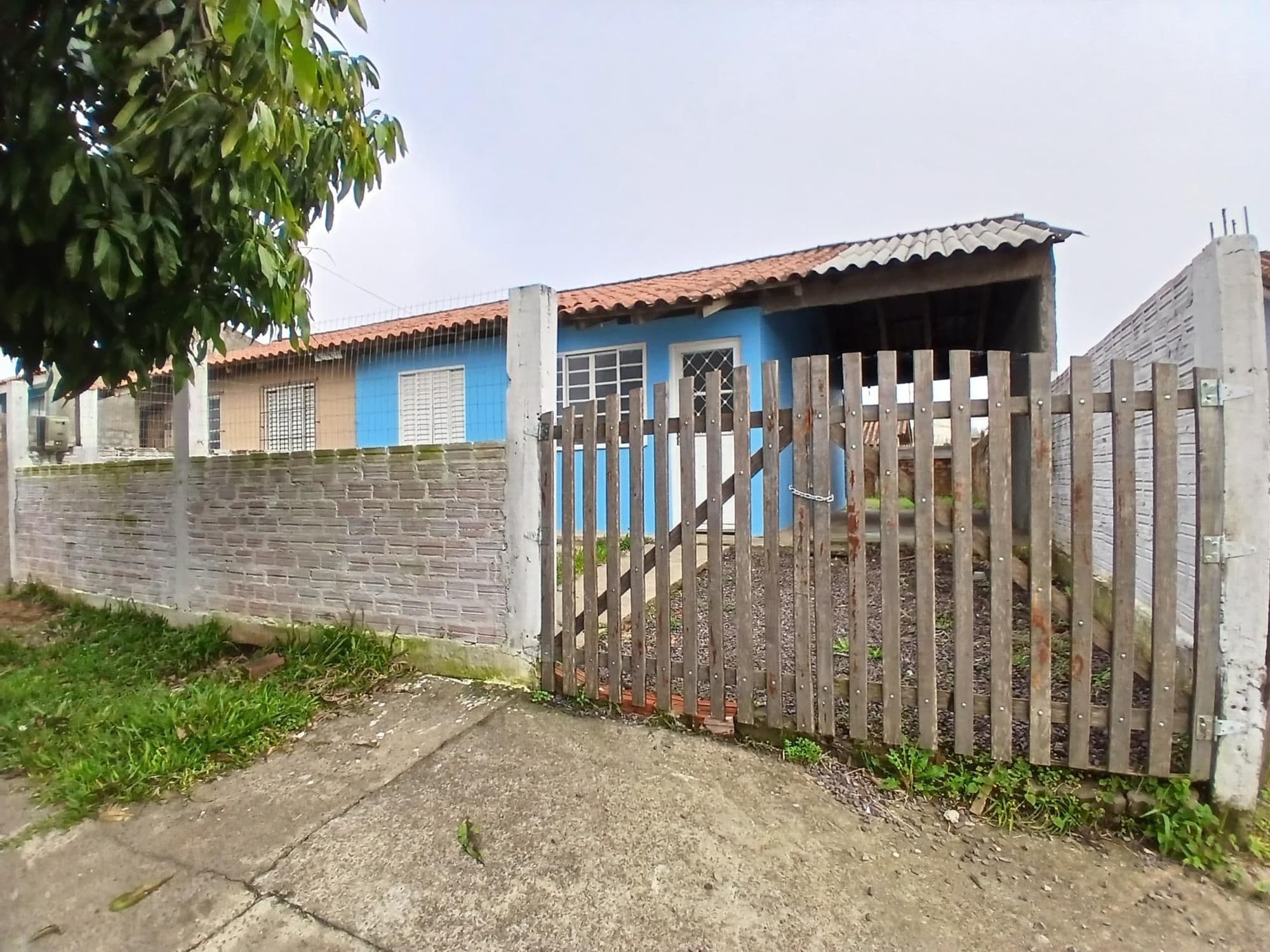 Casa no Diácono João Luiz Pozzobon de 2 dormitórios, sala e cozinha conjugadas, banheiro s — Casa com 2 quartos para alugar em Diácono João Luiz Pozzobon, Santa Maria/RS