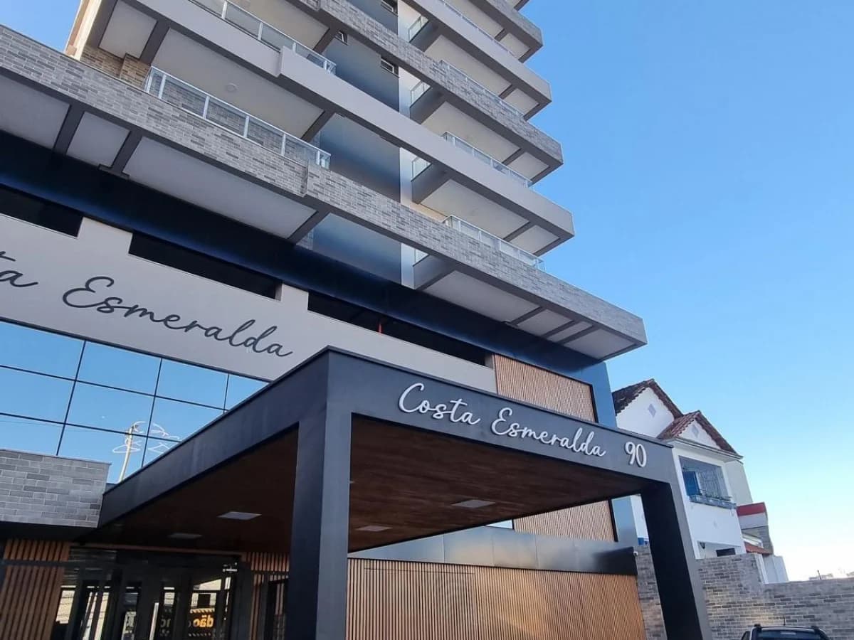 Fachada do prédio com entrada — Apartamento com 3 quartos à venda em Nossa Senhora das Dores, Santa Maria/RS