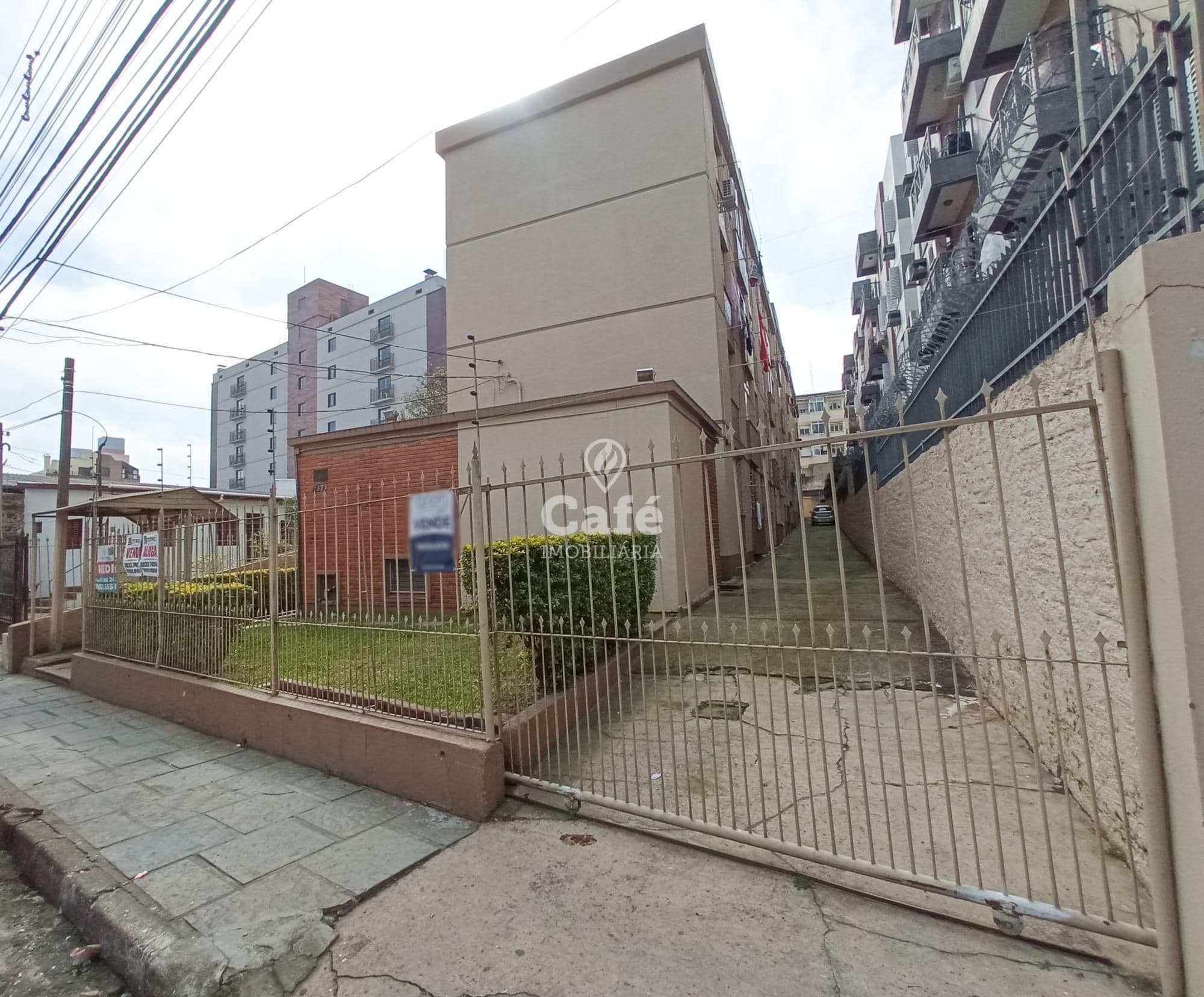 Apartamento Central De 3 Dormitórios, Sala de Estar, Banheiro Social, Cozinha e Área de Se — Apartamento com 3 quartos à venda em Nossa Senhora de Fátima, Santa Maria/RS