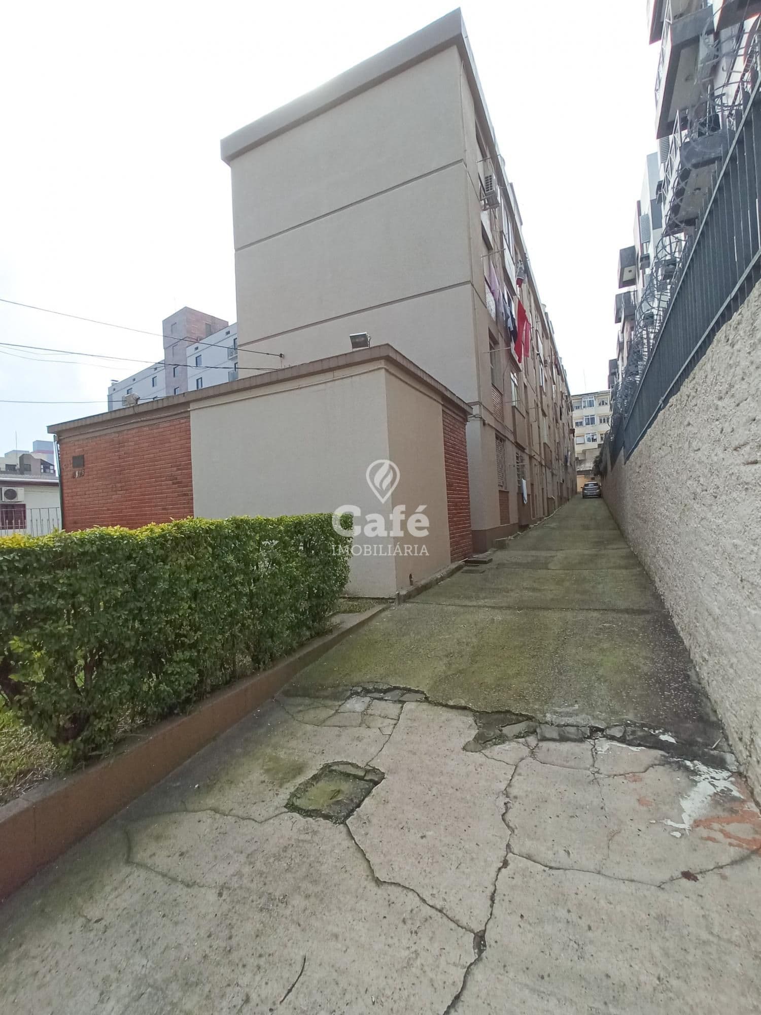 Apartamento Central De 3 Dormitórios, Sala de Estar, Banheiro Social, Cozinha e Área de Se — Apartamento com 3 quartos à venda em Nossa Senhora de Fátima, Santa Maria/RS