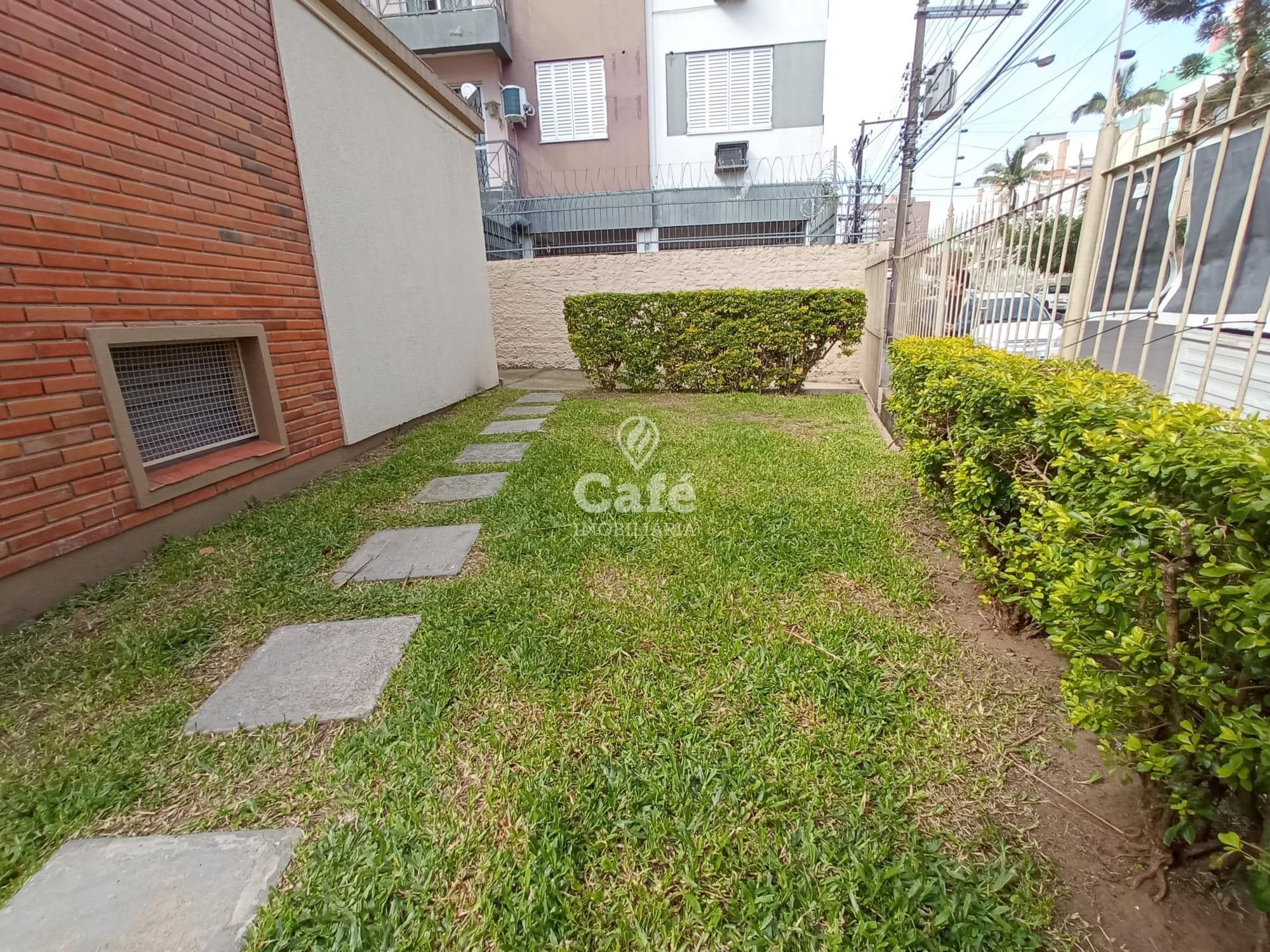 Apartamento Central De 3 Dormitórios, Sala de Estar, Banheiro Social, Cozinha e Área de Se — Apartamento com 3 quartos à venda em Nossa Senhora de Fátima, Santa Maria/RS