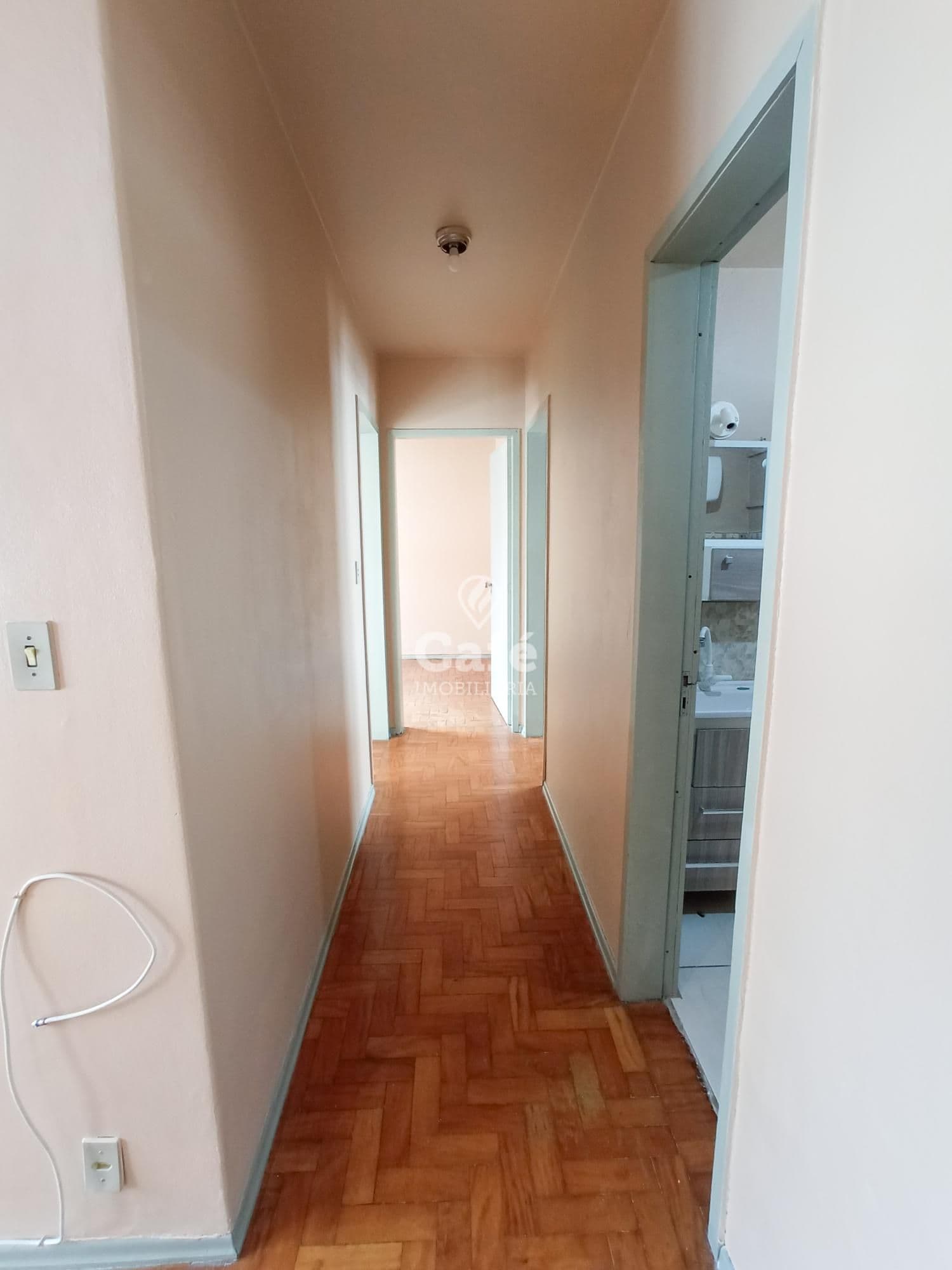 Apartamento Central De 3 Dormitórios, Sala de Estar, Banheiro Social, Cozinha e Área de Se — Apartamento com 3 quartos à venda em Nossa Senhora de Fátima, Santa Maria/RS