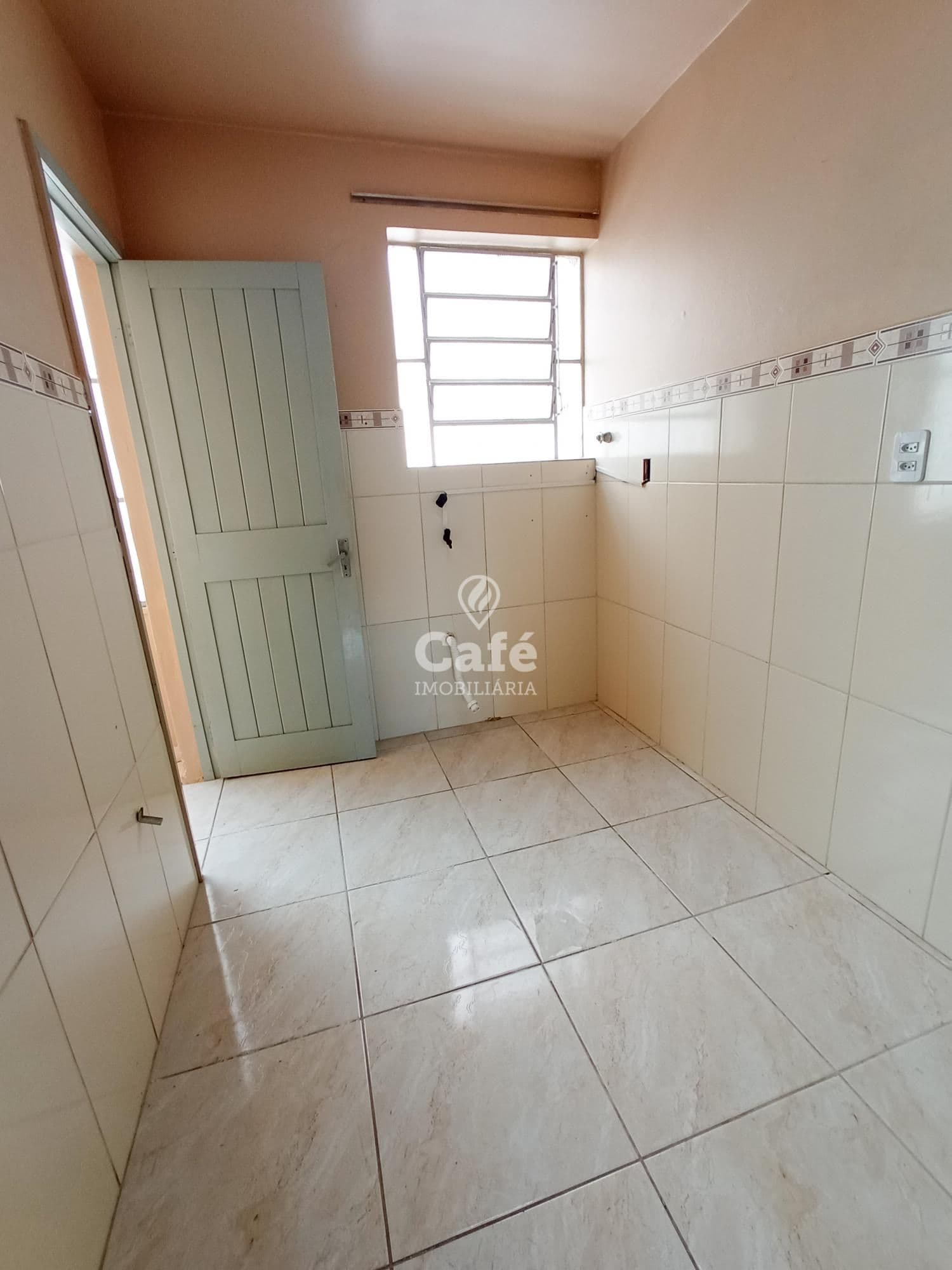 Apartamento Central De 3 Dormitórios, Sala de Estar, Banheiro Social, Cozinha e Área de Se — Apartamento com 3 quartos à venda em Nossa Senhora de Fátima, Santa Maria/RS