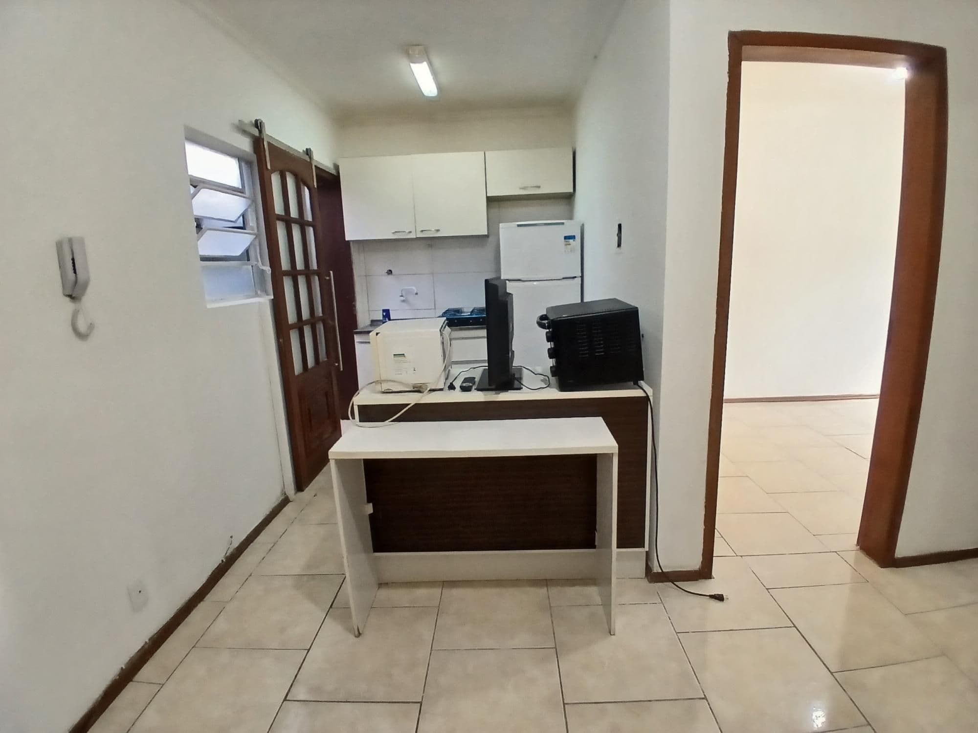 Apartamento semi mobiliado de 1 dormitório, sala e cozinha conjugadas, banheiro social, ár — Apartamento com 1 quarto à venda em Nossa Senhora das Dores, Santa Maria/RS