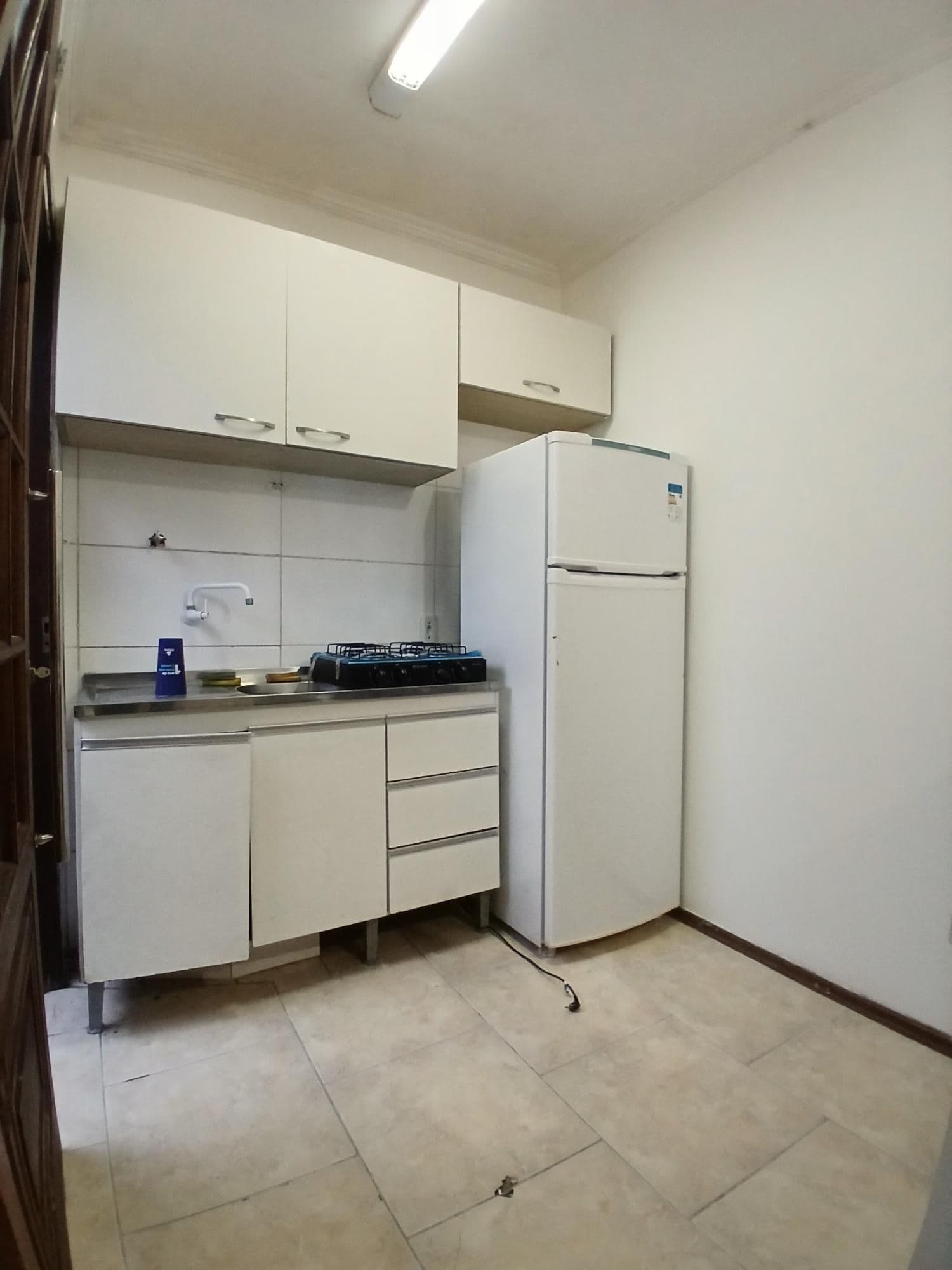 Apartamento semi mobiliado de 1 dormitório, sala e cozinha conjugadas, banheiro social, ár — Apartamento com 1 quarto à venda em Nossa Senhora das Dores, Santa Maria/RS