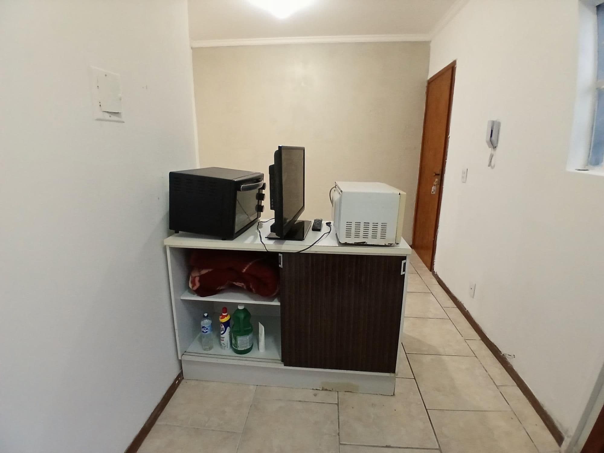 Apartamento semi mobiliado de 1 dormitório, sala e cozinha conjugadas, banheiro social, ár — Apartamento com 1 quarto à venda em Nossa Senhora das Dores, Santa Maria/RS