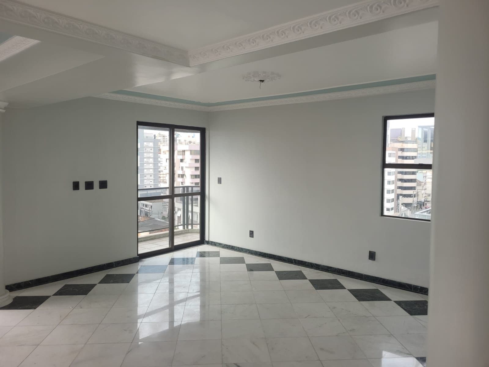 5 dormitórios, 2 suítes, 2 vagas, Av. Presidente Vargas — Apartamento com 5 quartos à venda em Nossa Senhora de Fátima, Santa Maria/RS