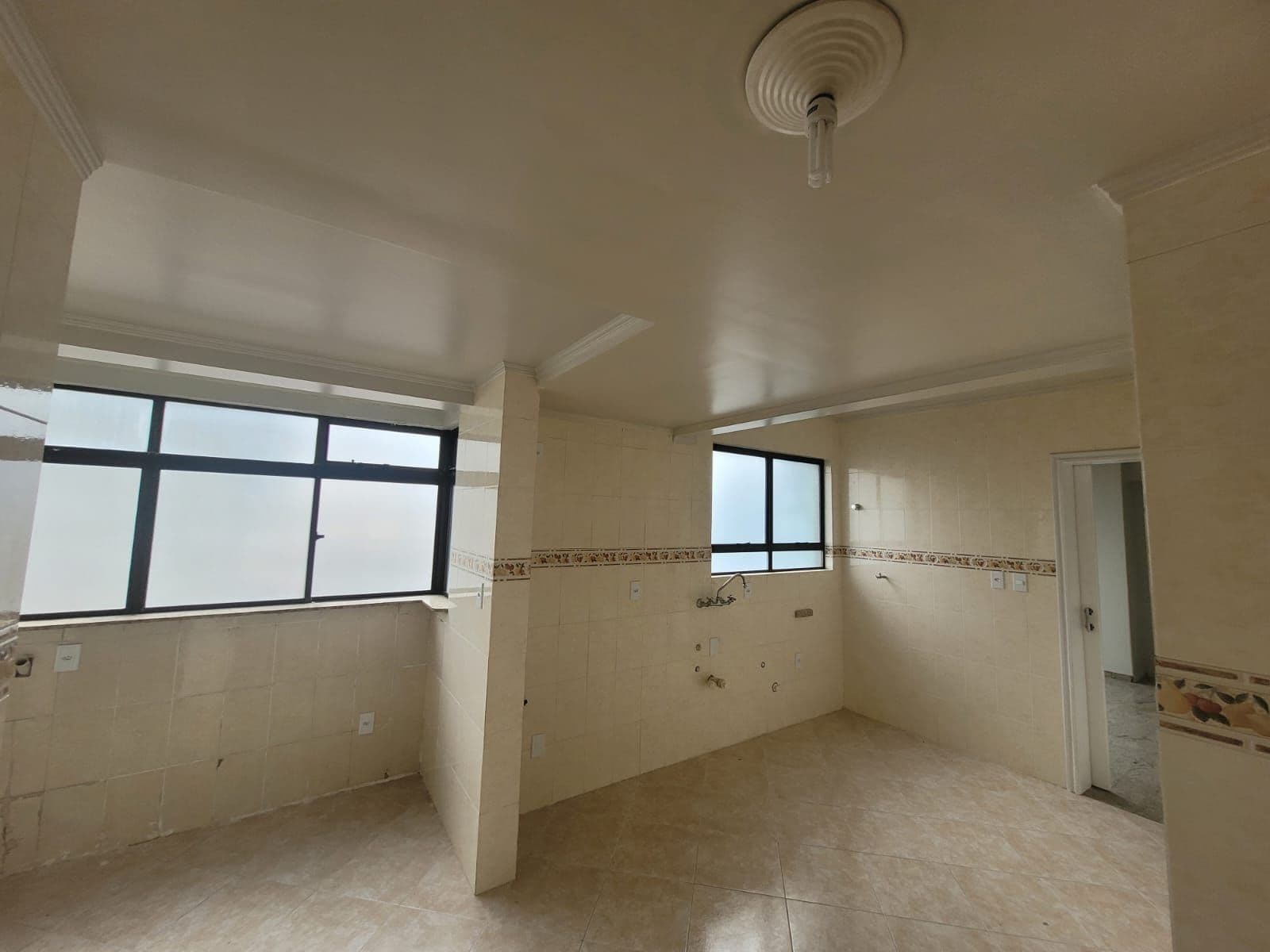 5 dormitórios, 2 suítes, 2 vagas, Av. Presidente Vargas — Apartamento com 5 quartos à venda em Nossa Senhora de Fátima, Santa Maria/RS