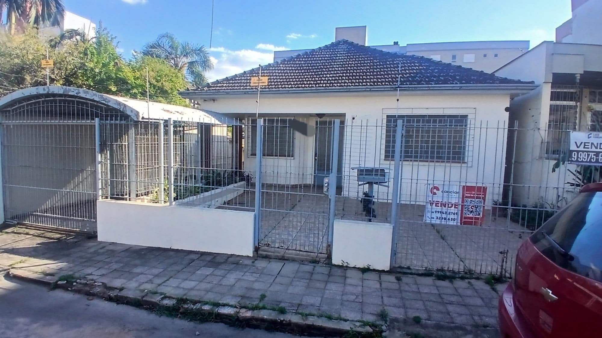 Fachada da casa com portão — Casa com 4 quartos à venda em Nossa Senhora das Dores, Santa Maria/RS
