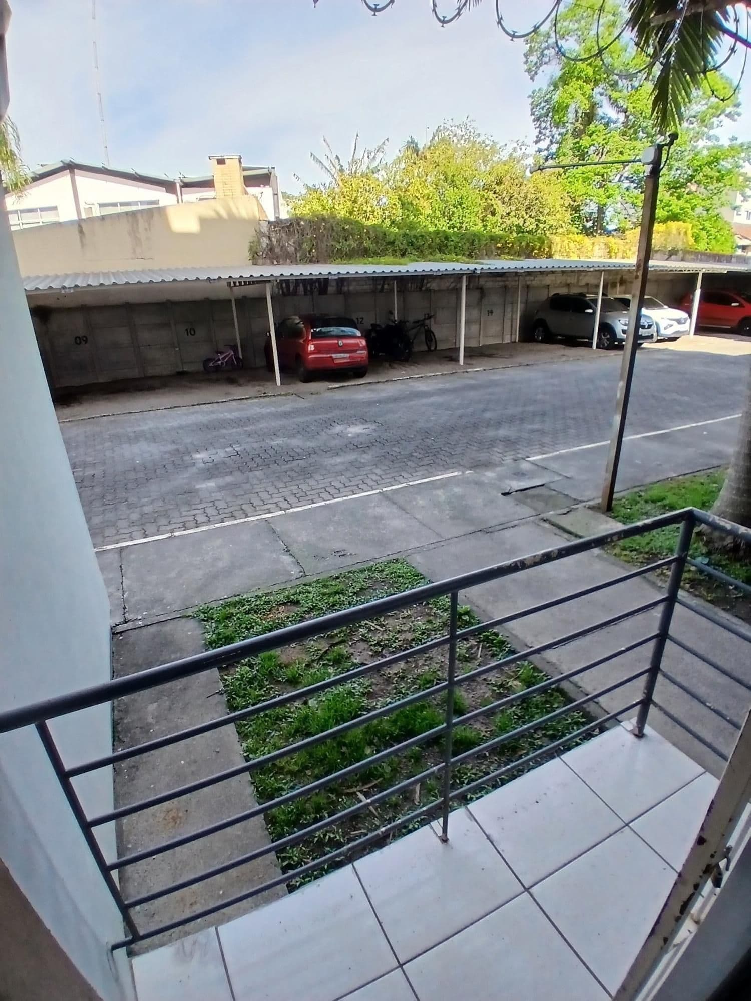 Apartamento térreo de 3 dormitórios, sala de estar, banheiro social, cozinha, área de serv — Apartamento com 3 quartos para alugar em Nossa Senhora do Rosário, Santa Maria/RS