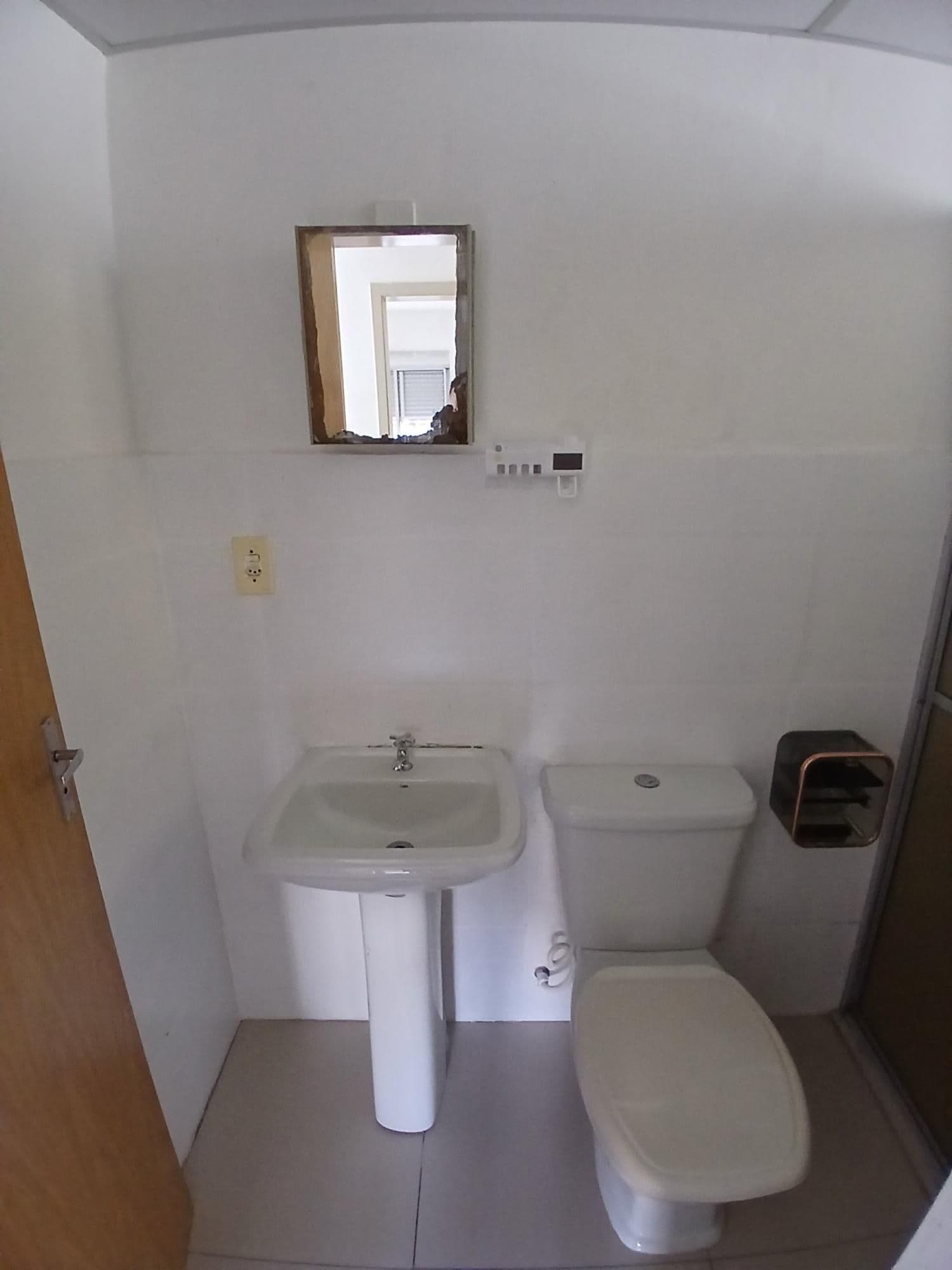 Apartamento térreo de 3 dormitórios, sala de estar, banheiro social, cozinha, área de serv — Apartamento com 3 quartos para alugar em Nossa Senhora do Rosário, Santa Maria/RS