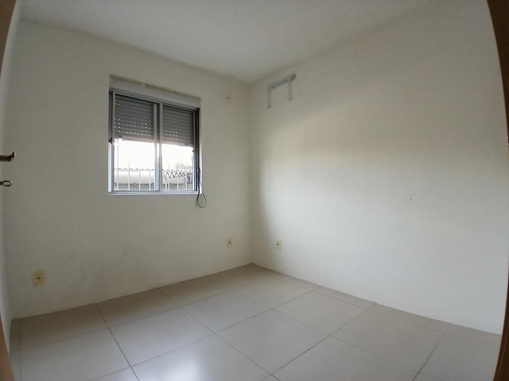 Apartamento térreo de 3 dormitórios, sala de estar, banheiro social, cozinha, área de serv — Apartamento com 3 quartos para alugar em Nossa Senhora do Rosário, Santa Maria/RS