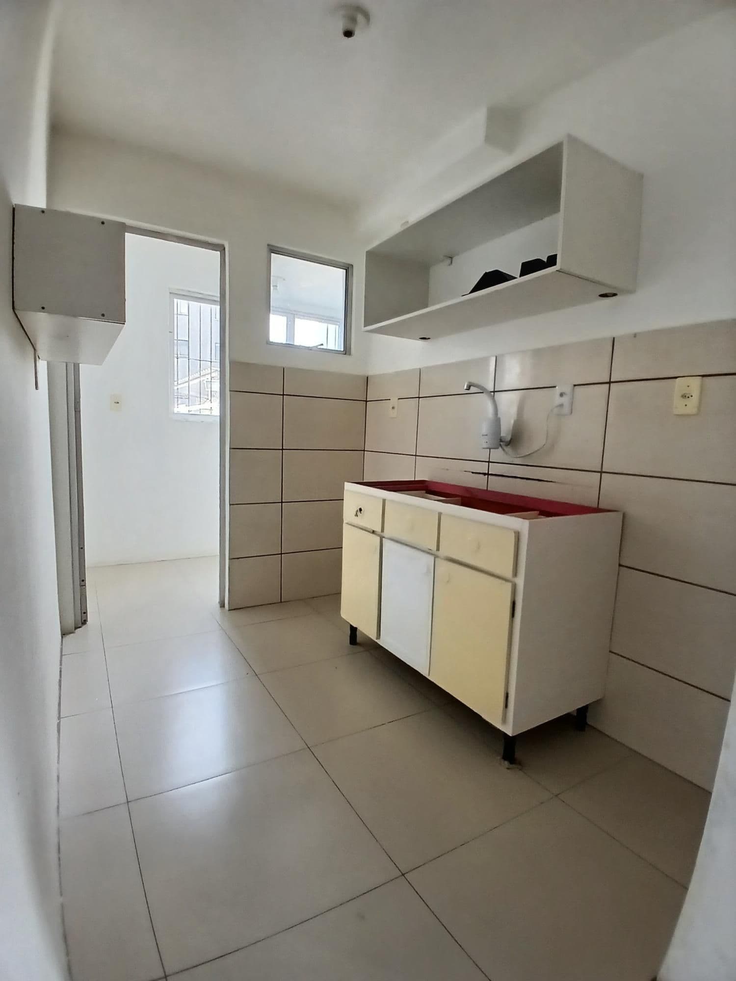 Apartamento térreo de 3 dormitórios, sala de estar, banheiro social, cozinha, área de serv — Apartamento com 3 quartos para alugar em Nossa Senhora do Rosário, Santa Maria/RS
