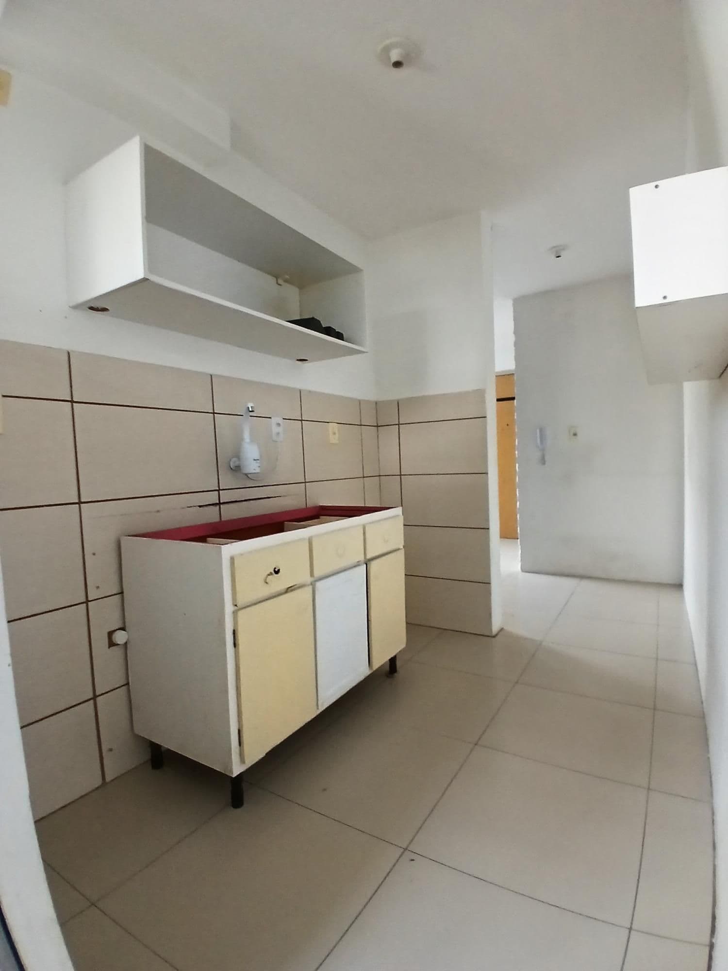 Apartamento térreo de 3 dormitórios, sala de estar, banheiro social, cozinha, área de serv — Apartamento com 3 quartos para alugar em Nossa Senhora do Rosário, Santa Maria/RS