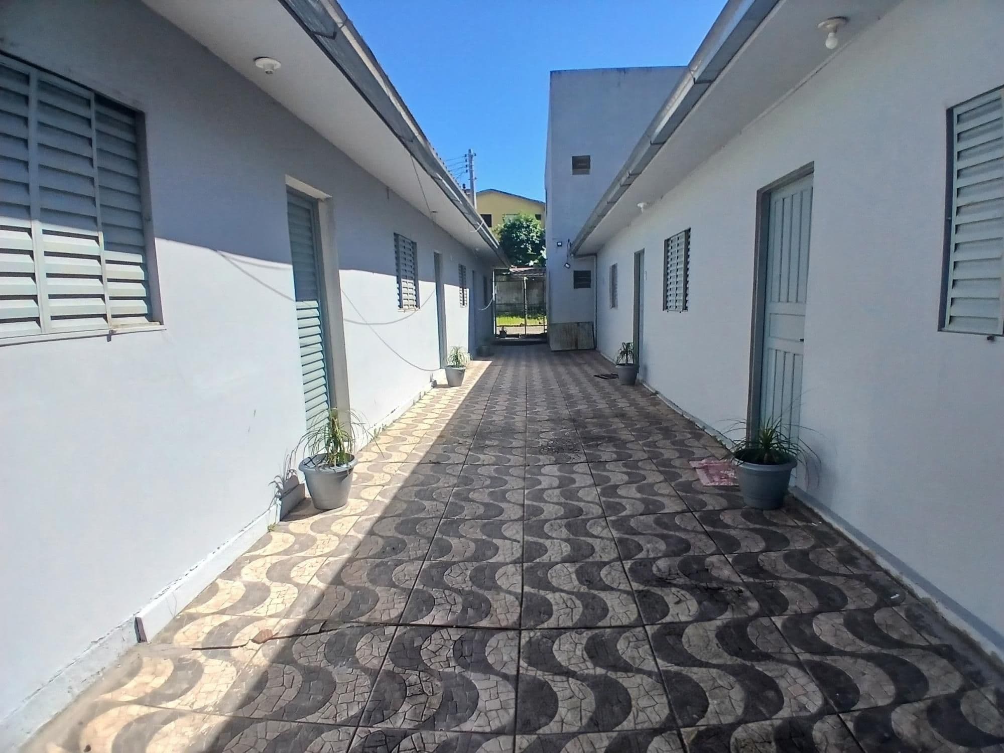 Casa de 1 dormitório, sala e cozinha conjugadas e área de serviço para locação — Casa com 1 quarto para alugar em Nossa Senhora de Lourdes, Santa Maria/RS