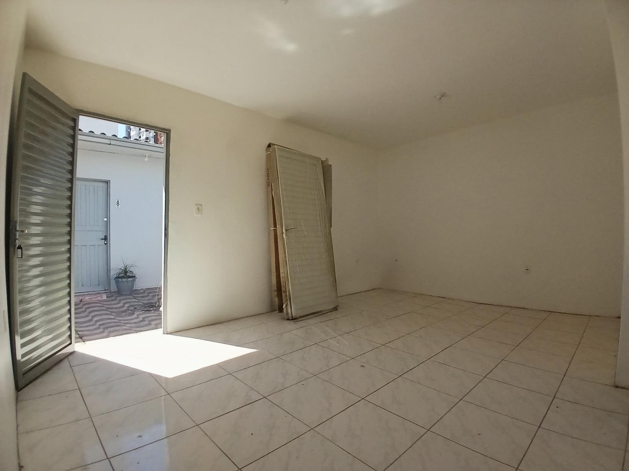 Casa de 1 dormitório, sala e cozinha conjugadas e área de serviço para locação — Casa com 1 quarto para alugar em Nossa Senhora de Lourdes, Santa Maria/RS