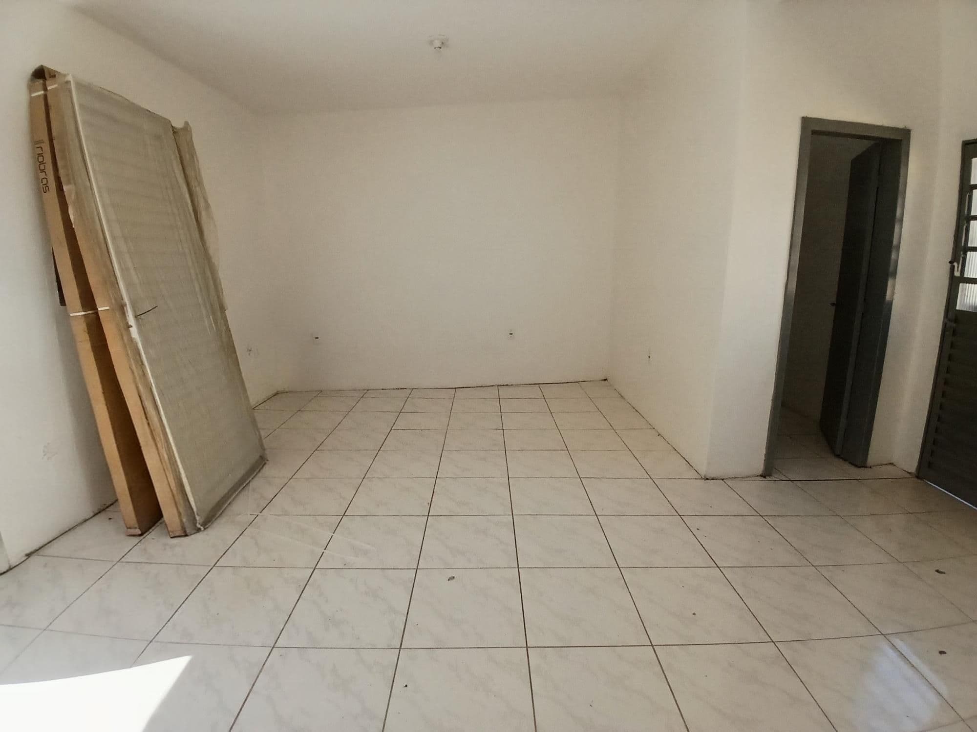 Casa de 1 dormitório, sala e cozinha conjugadas e área de serviço para locação — Casa com 1 quarto para alugar em Nossa Senhora de Lourdes, Santa Maria/RS
