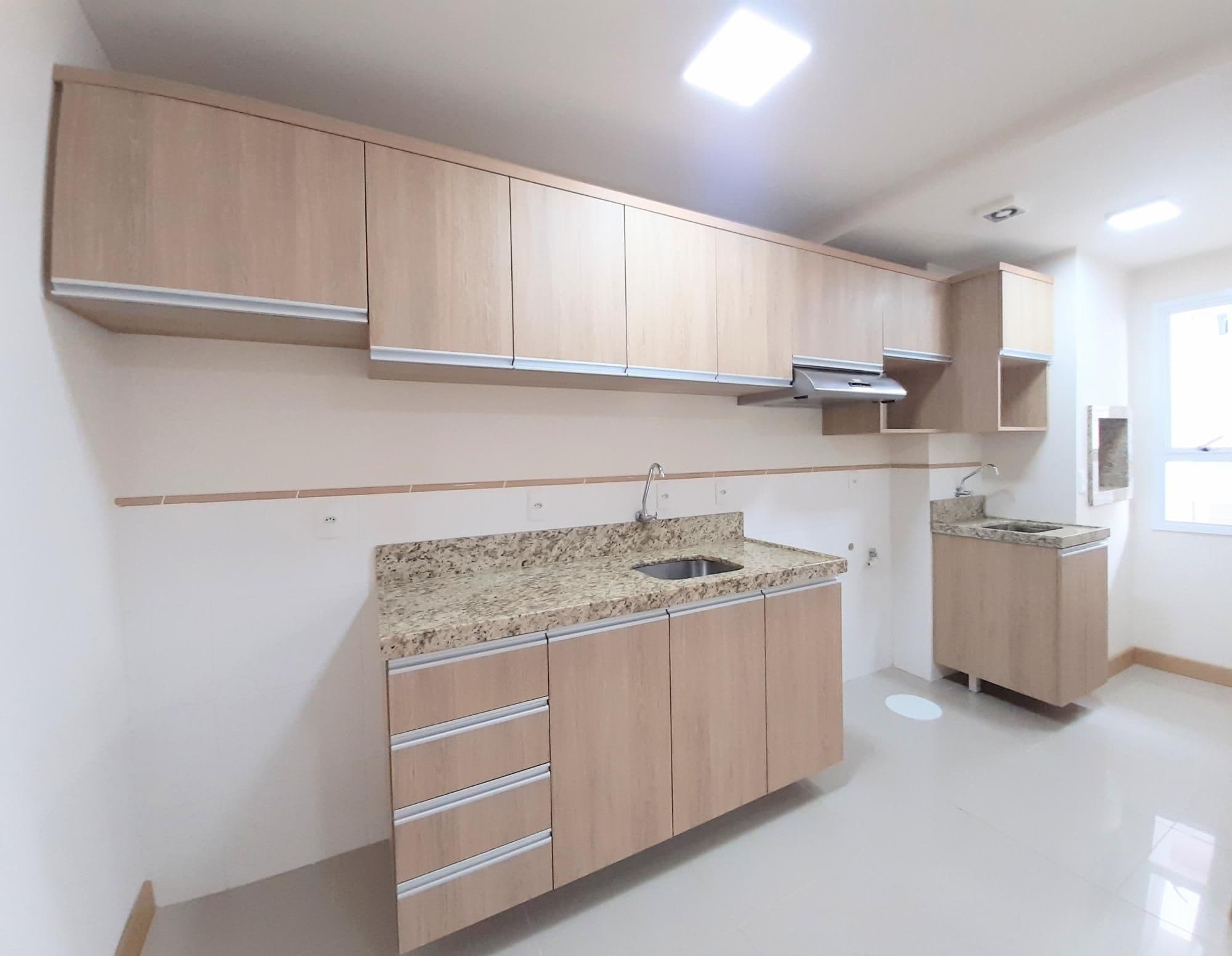Apartamento 2 quartos, suíte, andar alto, com 2 sacadas churrasqueira elevador e garagem — Apartamento com 2 quartos para alugar em Centro, Santa Maria/RS
