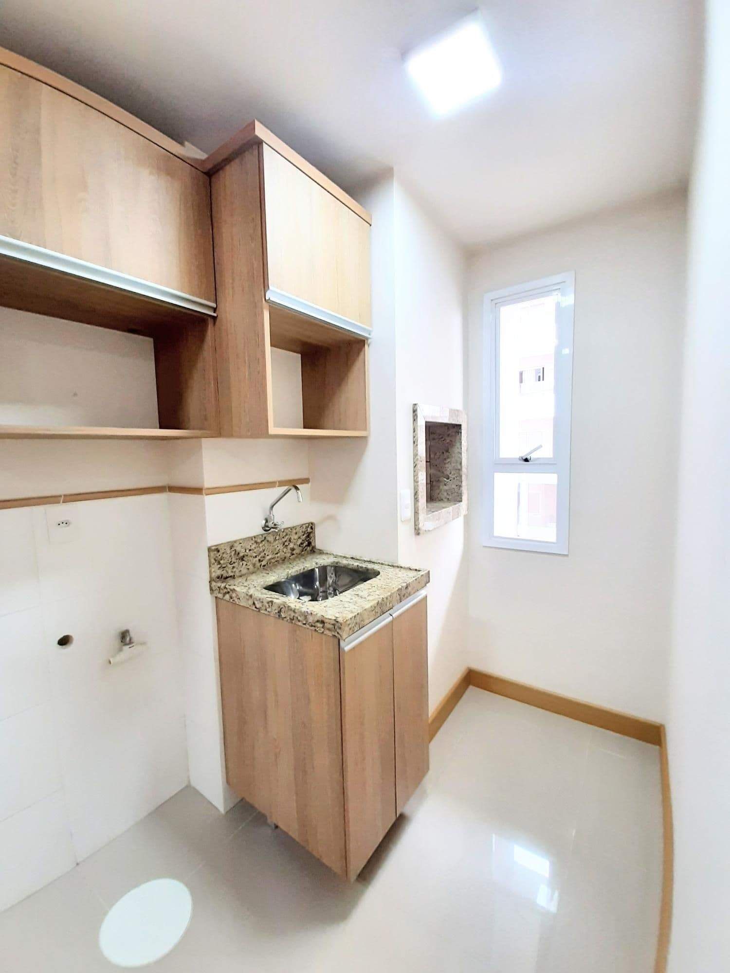 Apartamento 2 quartos, suíte, andar alto, com 2 sacadas churrasqueira elevador e garagem — Apartamento com 2 quartos para alugar em Centro, Santa Maria/RS