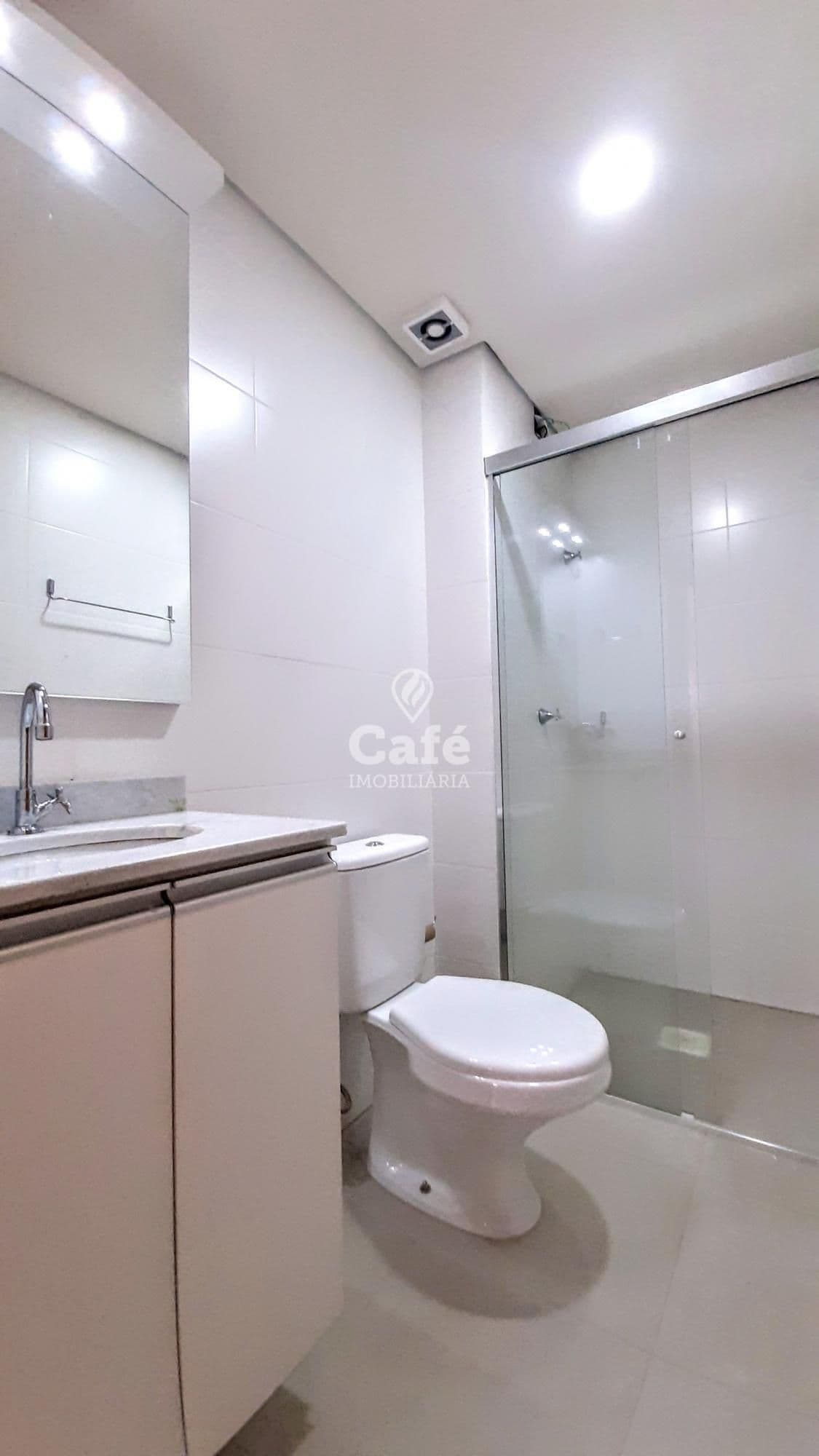 Apartamento 2 quartos, suíte, andar alto, com 2 sacadas churrasqueira elevador e garagem — Apartamento com 2 quartos para alugar em Centro, Santa Maria/RS