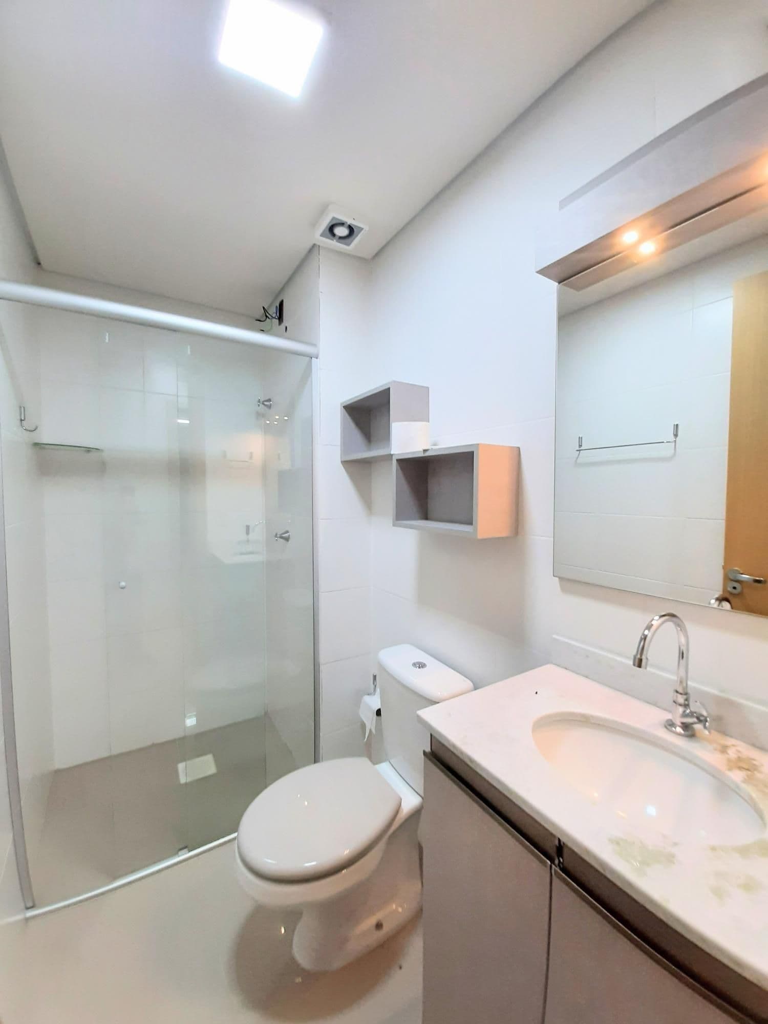Apartamento 2 quartos, suíte, andar alto, com 2 sacadas churrasqueira elevador e garagem — Apartamento com 2 quartos para alugar em Centro, Santa Maria/RS