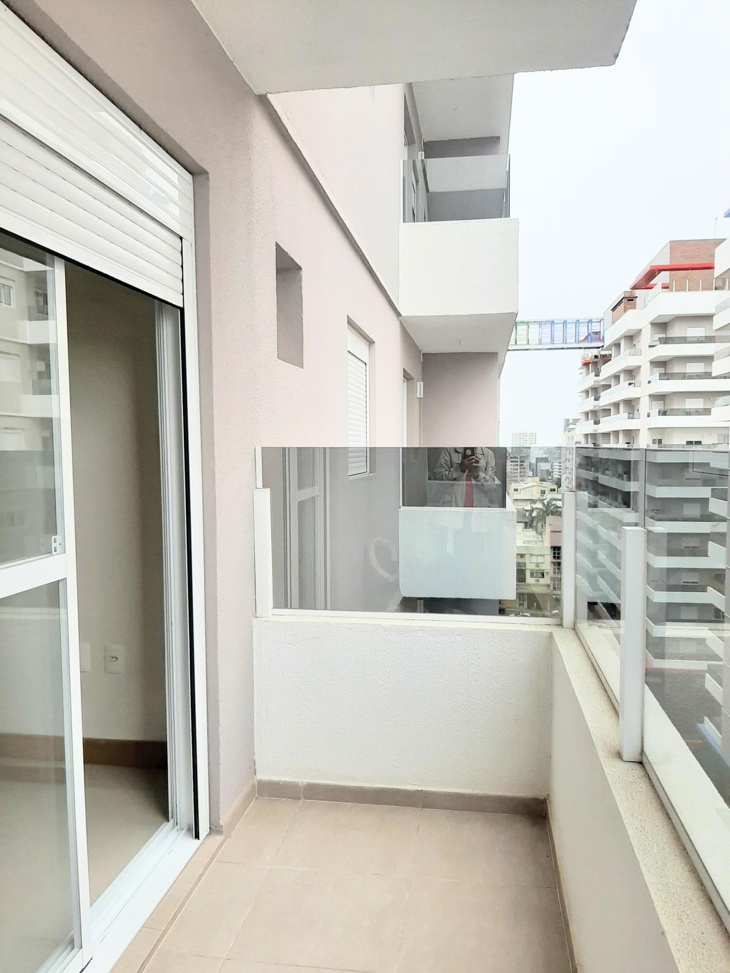 Apartamento 2 quartos, suíte, andar alto, com 2 sacadas churrasqueira elevador e garagem — Apartamento com 2 quartos para alugar em Centro, Santa Maria/RS