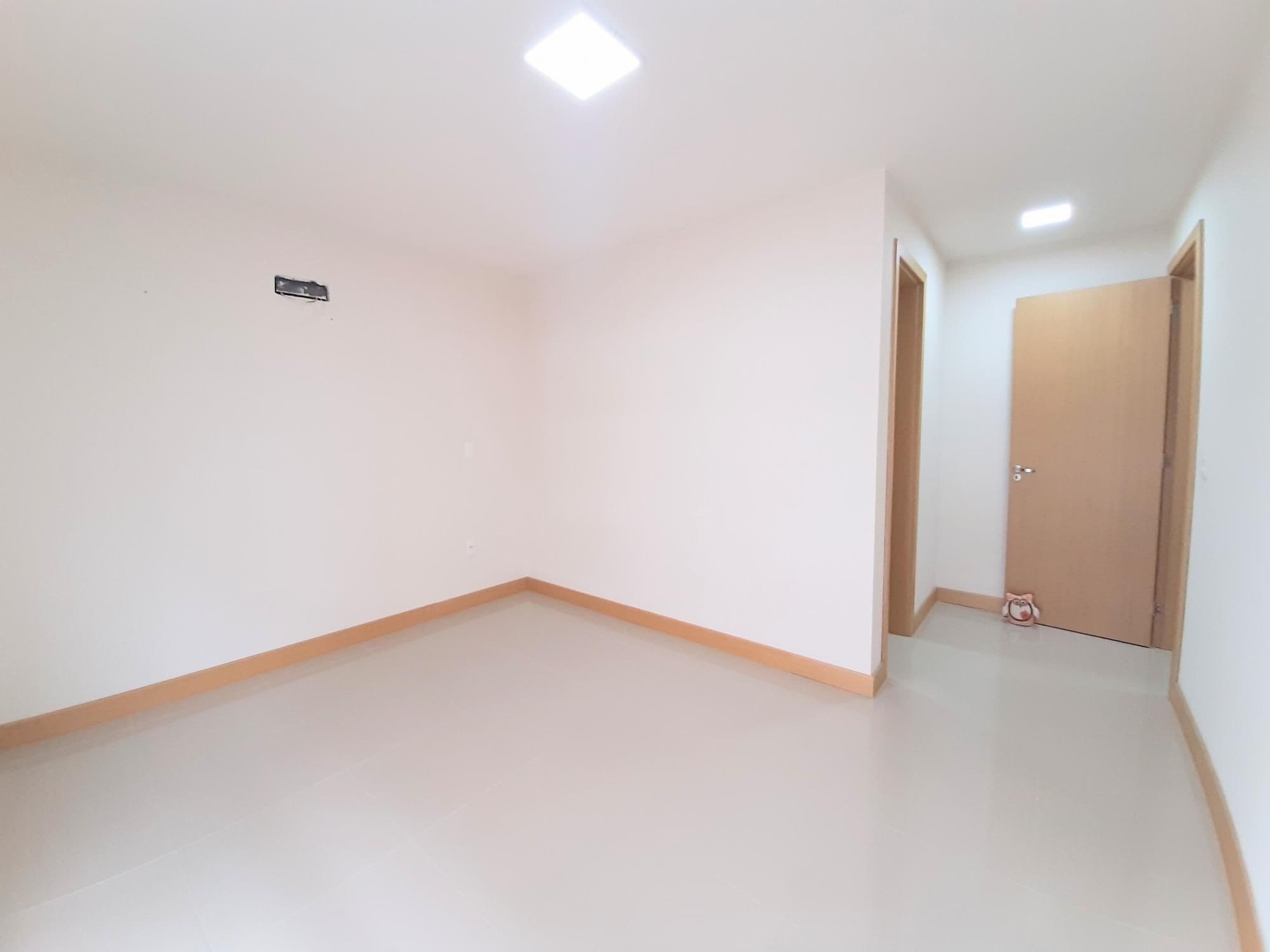 Apartamento 2 quartos, suíte, andar alto, com 2 sacadas churrasqueira elevador e garagem — Apartamento com 2 quartos para alugar em Centro, Santa Maria/RS