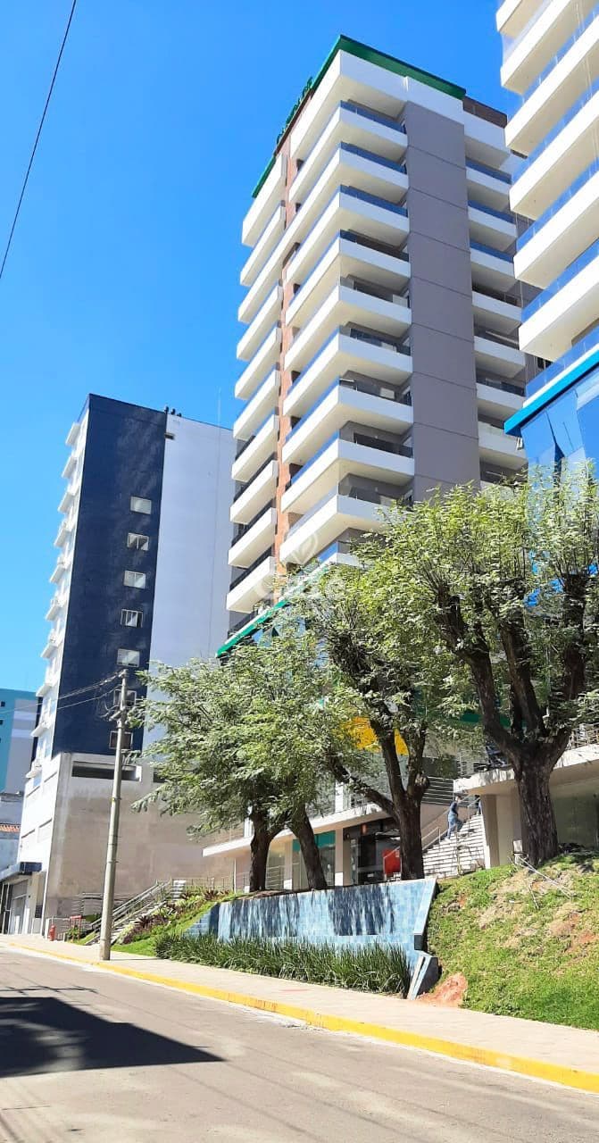 Apartamento 2 quartos, suíte, andar alto, com 2 sacadas churrasqueira elevador e garagem — Apartamento com 2 quartos para alugar em Centro, Santa Maria/RS