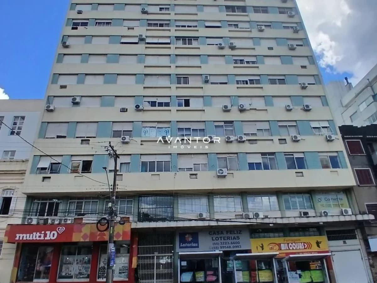 Fachada do prédio com lojas no térreo — Sala Comercial com 1 sala à venda em Centro, Santa Maria/RS