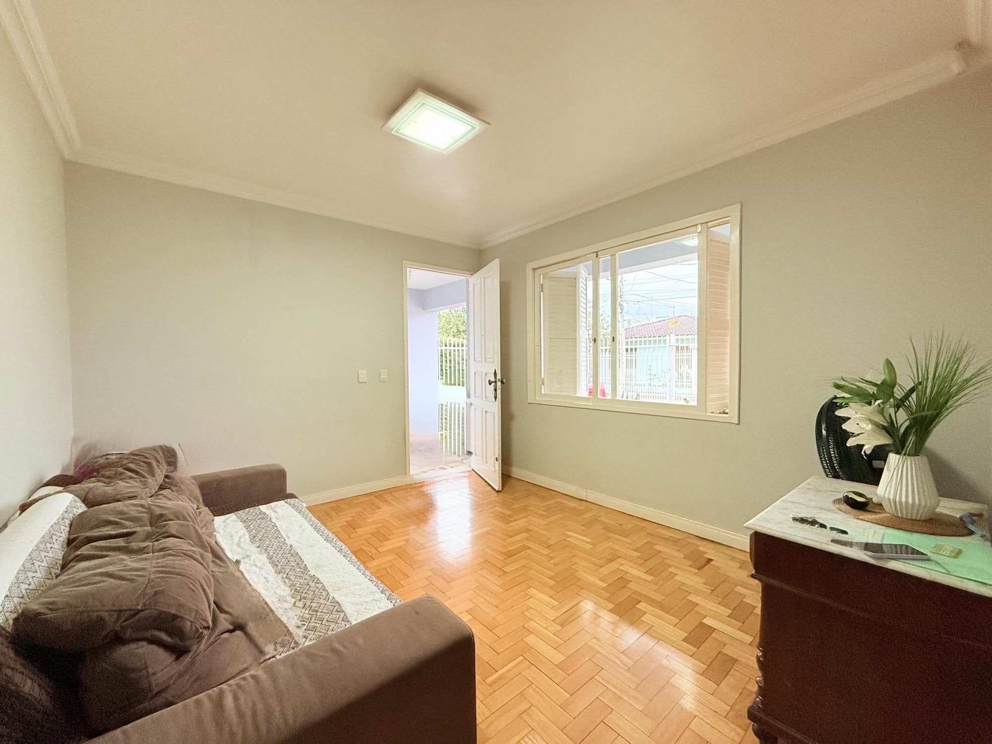 Sala de estar com acesso à sacada — Casa com 3 quartos à venda em Camobi, Santa Maria/RS