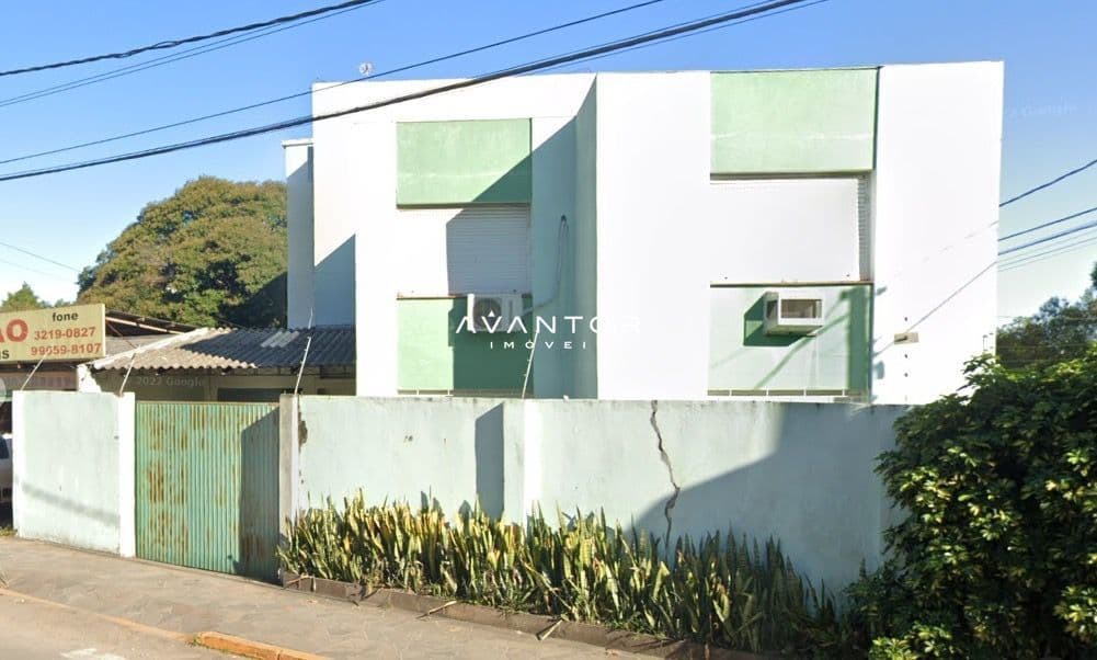 Fachada da casa com janelas verdes — Apartamento com 4 quartos à venda em Centro, Santa Maria/RS
