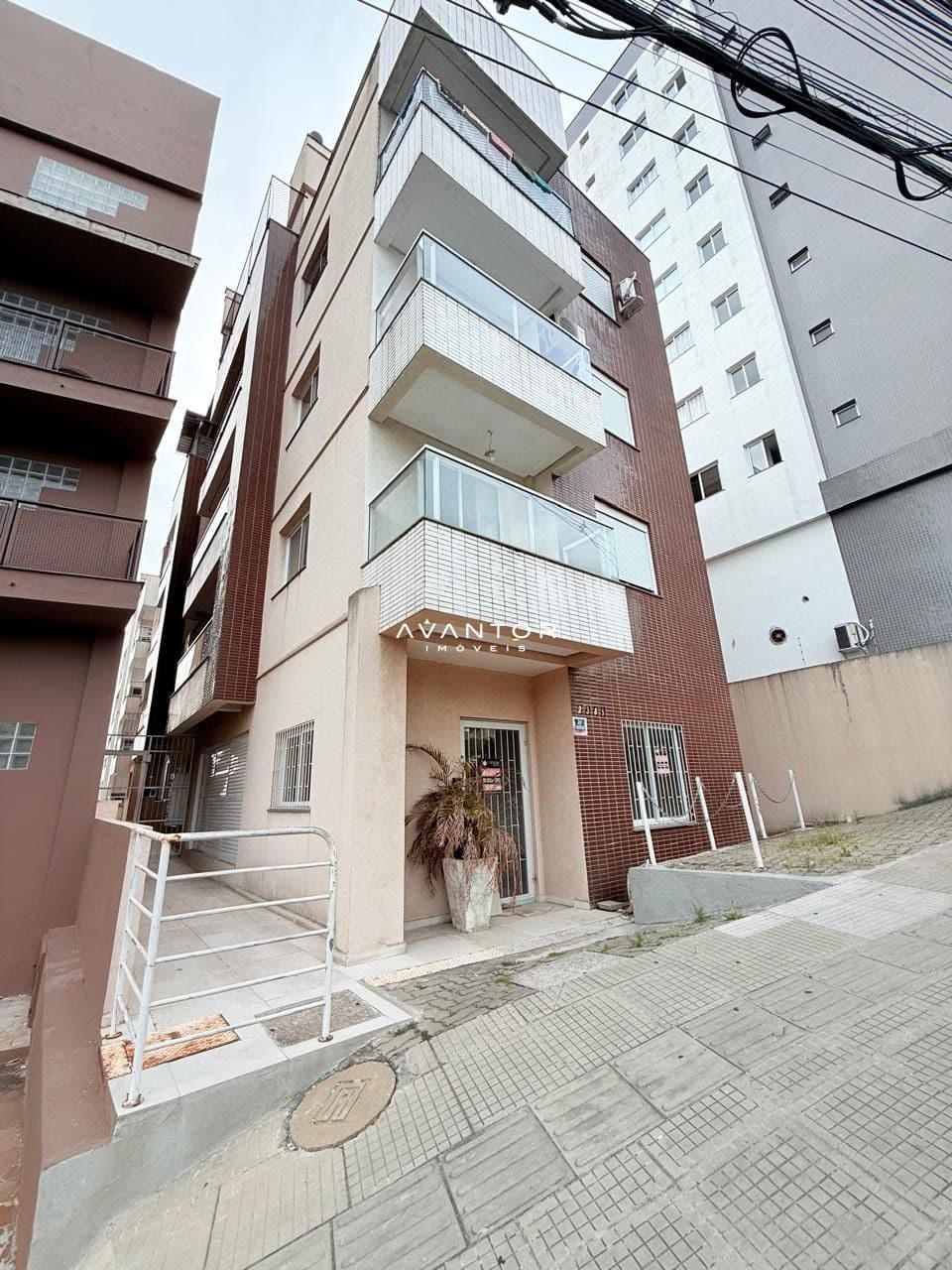 Fachada do prédio com sacadas — Cobertura com 3 quartos à venda no Residencial Giovana, em Centro, Santa Rosa/RS