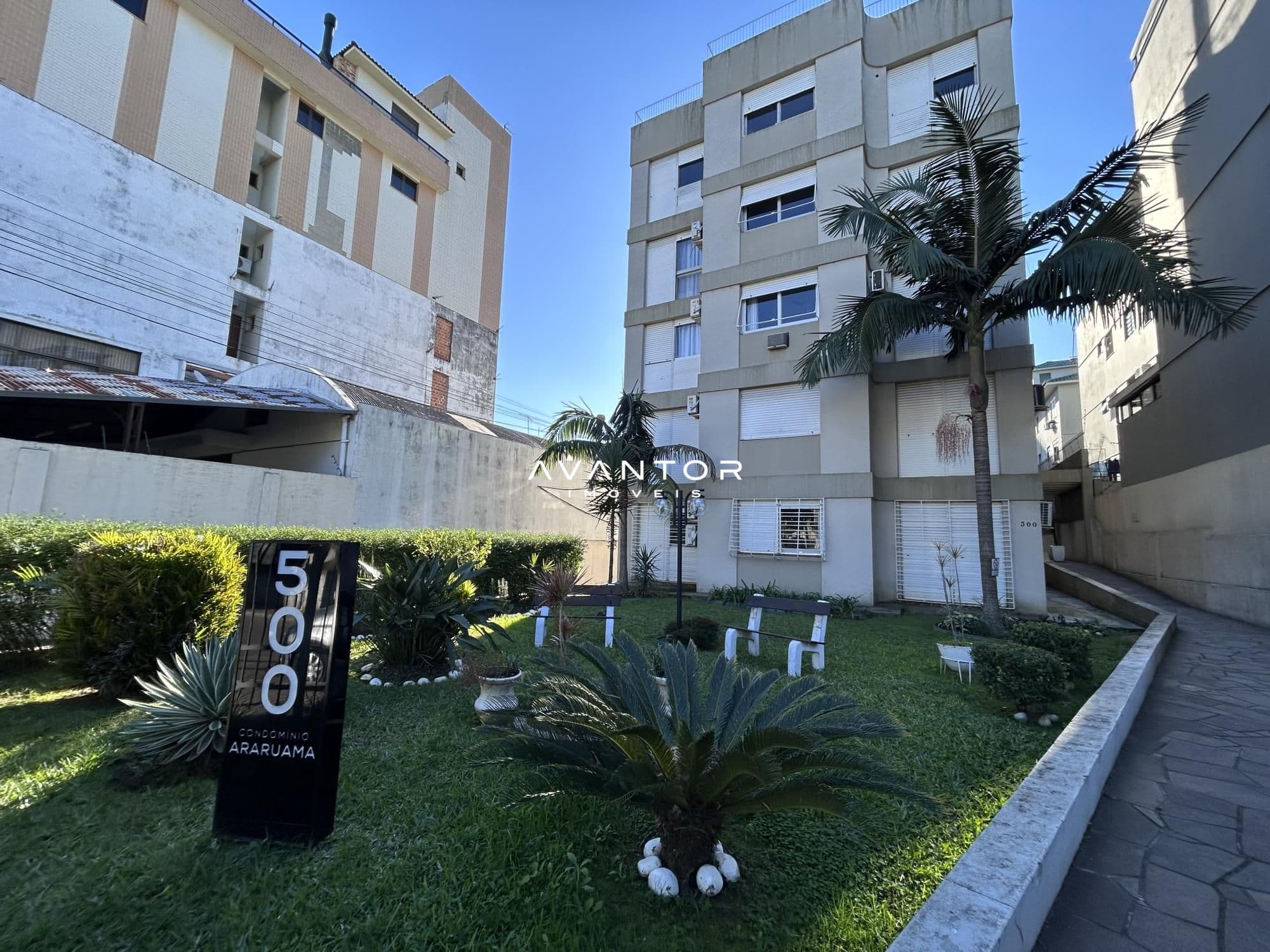 Fachada do prédio com área externa — Apartamento com 2 quartos à venda em Nossa Senhora de Fátima, Santa Maria/RS