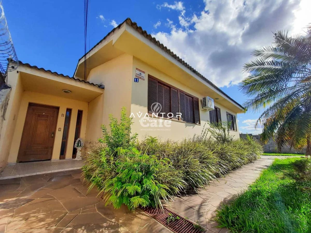 Fachada da casa com jardim frontal — Casa com 4 quartos à venda em Noal, Santa Maria/RS