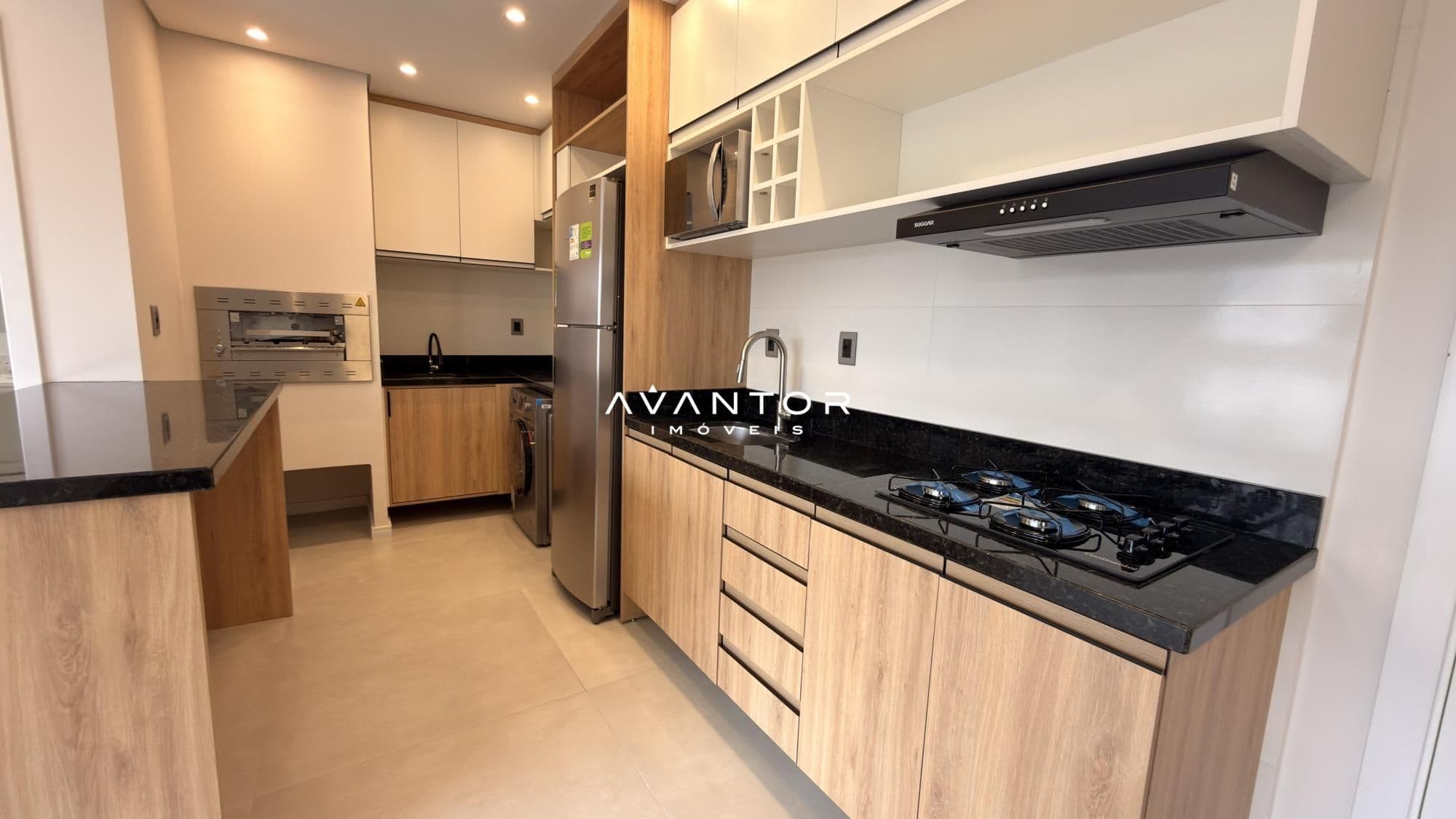 Cozinha com armários planejados e bancada — Apartamento com 1 quarto à venda em Camobi, Santa Maria/RS