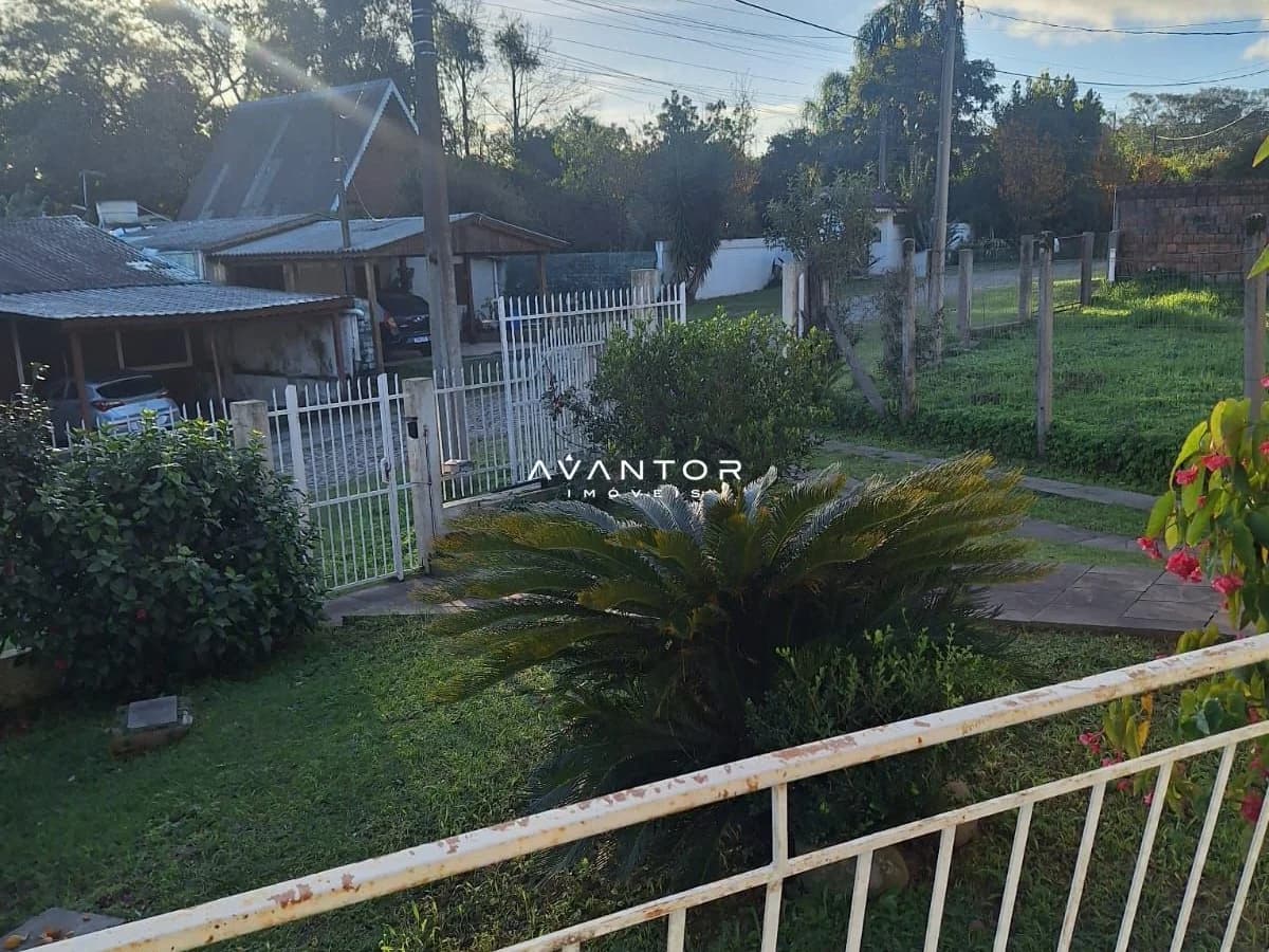 Fachada da casa com pátio e plantas — Casa com 3 quartos à venda no residencial Lermen, em Parque Serrano I, Itaara/RS