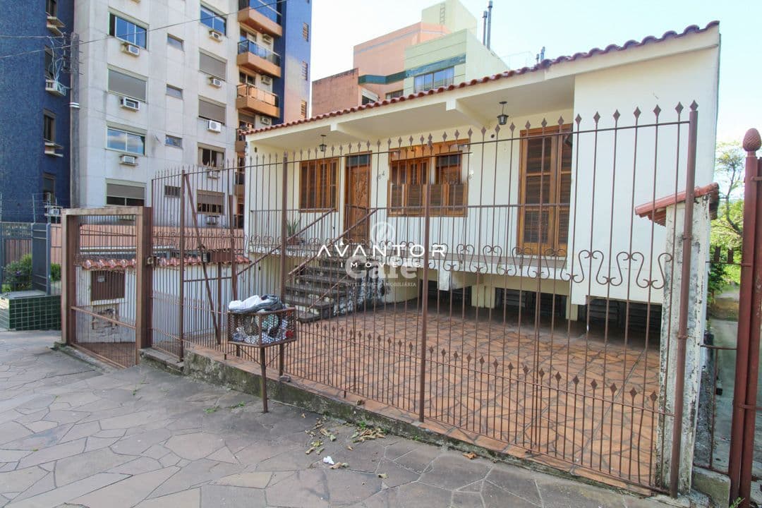 Casa ampla com 3 dormitórios, com localização central, excelente para investidor, e moradi — Casa com 3 quartos à venda em Passo D'Areia, Santa Maria/RS