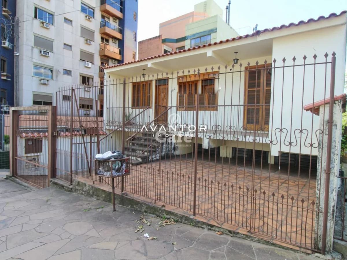 Casa ampla com 3 dormitórios, com localização central, excelente para investidor, e moradi — Casa com 3 quartos à venda em Passo D'Areia, Santa Maria/RS