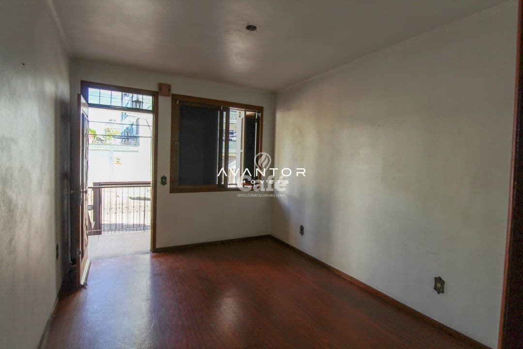 Casa ampla com 3 dormitórios, com localização central, excelente para investidor, e moradi — Casa com 3 quartos à venda em Passo D'Areia, Santa Maria/RS