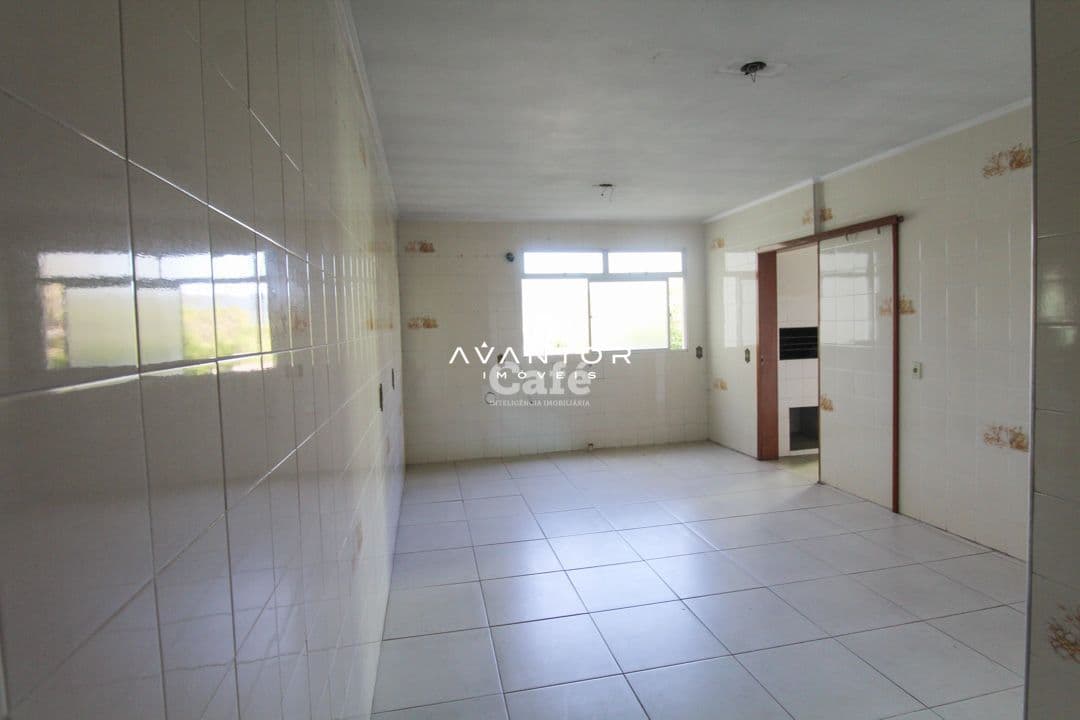 Casa ampla com 3 dormitórios, com localização central, excelente para investidor, e moradi — Casa com 3 quartos à venda em Passo D'Areia, Santa Maria/RS
