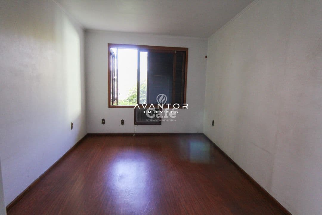 Casa ampla com 3 dormitórios, com localização central, excelente para investidor, e moradi — Casa com 3 quartos à venda em Passo D'Areia, Santa Maria/RS