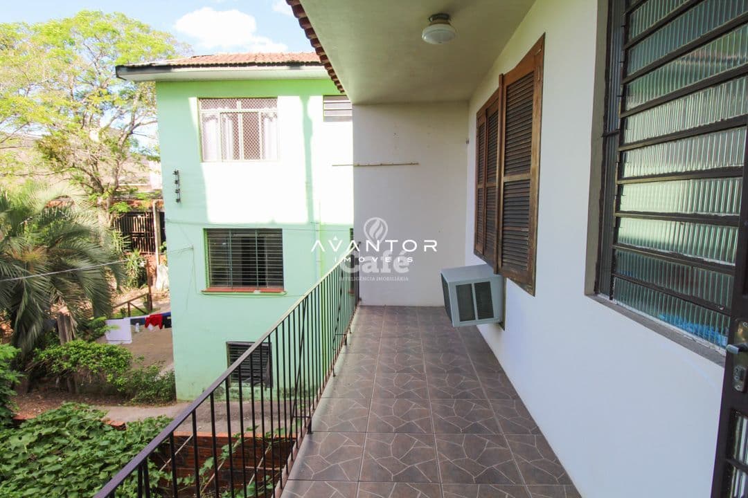 Casa ampla com 3 dormitórios, com localização central, excelente para investidor, e moradi — Casa com 3 quartos à venda em Passo D'Areia, Santa Maria/RS