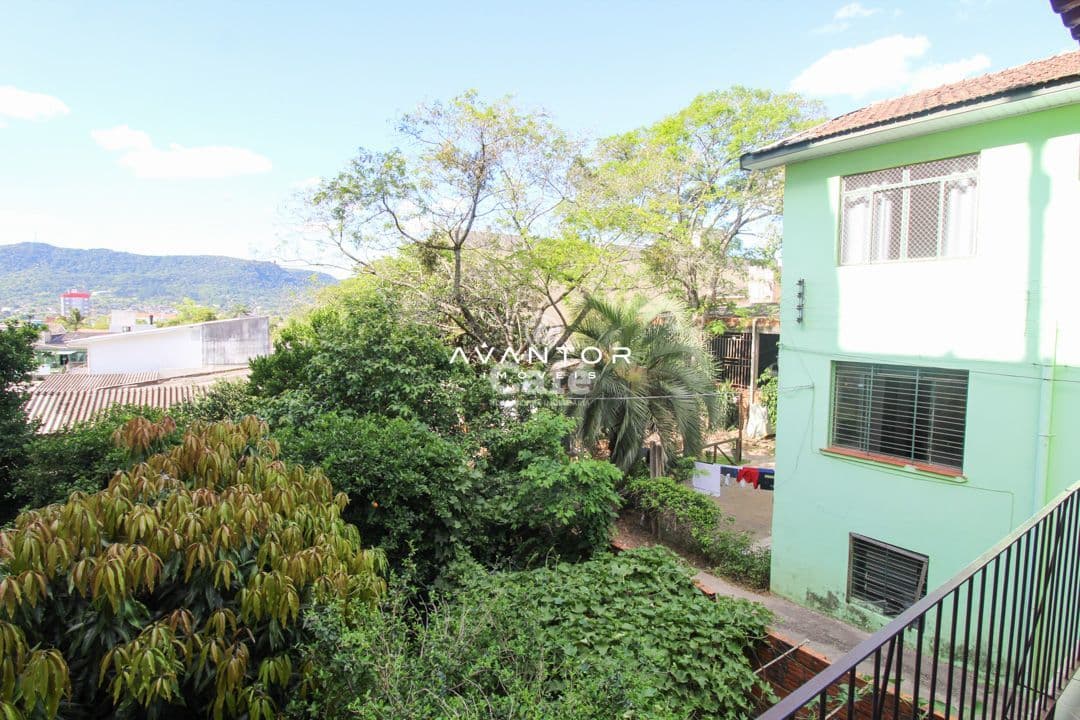 Casa ampla com 3 dormitórios, com localização central, excelente para investidor, e moradi — Casa com 3 quartos à venda em Passo D'Areia, Santa Maria/RS