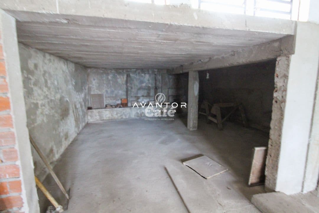Casa ampla com 3 dormitórios, com localização central, excelente para investidor, e moradi — Casa com 3 quartos à venda em Passo D'Areia, Santa Maria/RS