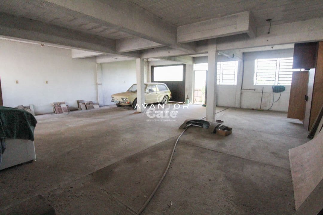 Casa ampla com 3 dormitórios, com localização central, excelente para investidor, e moradi — Casa com 3 quartos à venda em Passo D'Areia, Santa Maria/RS