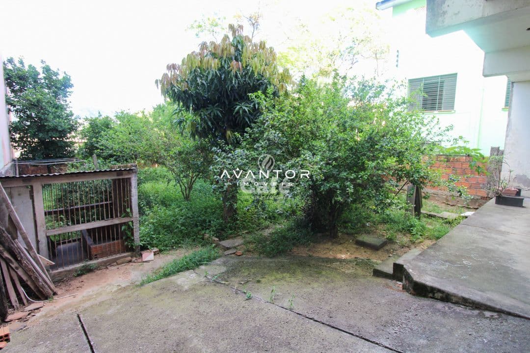 Casa ampla com 3 dormitórios, com localização central, excelente para investidor, e moradi — Casa com 3 quartos à venda em Passo D'Areia, Santa Maria/RS