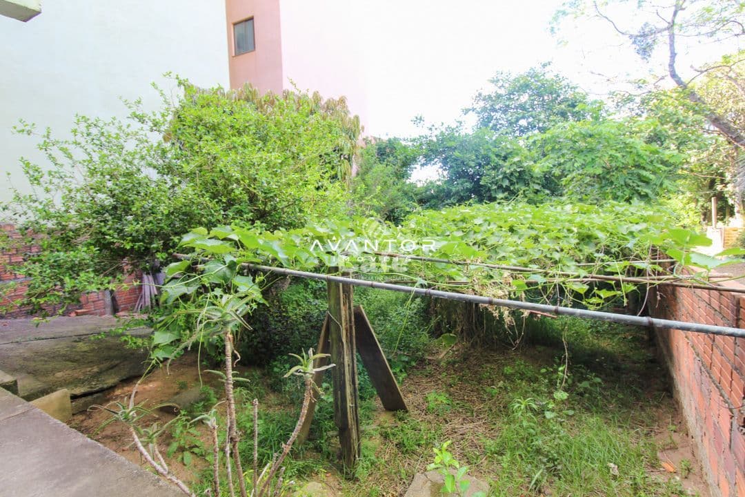 Casa ampla com 3 dormitórios, com localização central, excelente para investidor, e moradi — Casa com 3 quartos à venda em Passo D'Areia, Santa Maria/RS