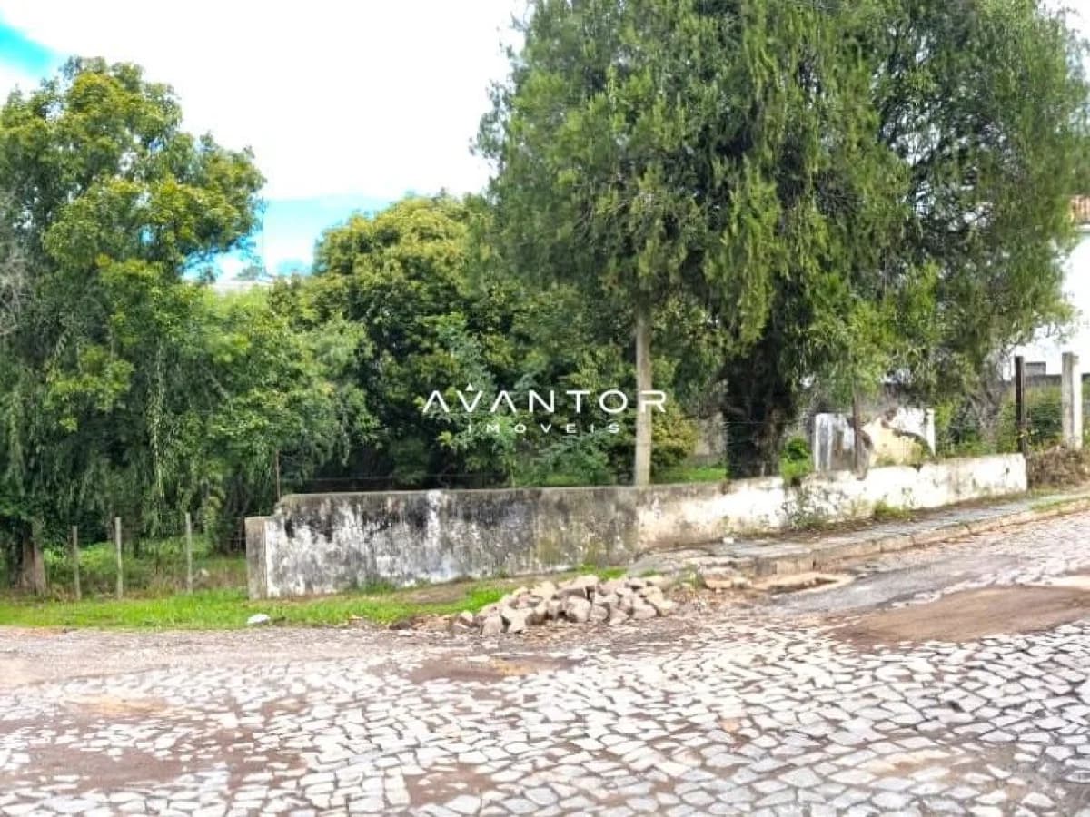 Terreno com entrada de acesso e muro — Terreno à venda em Km 3, Santa Maria/RS