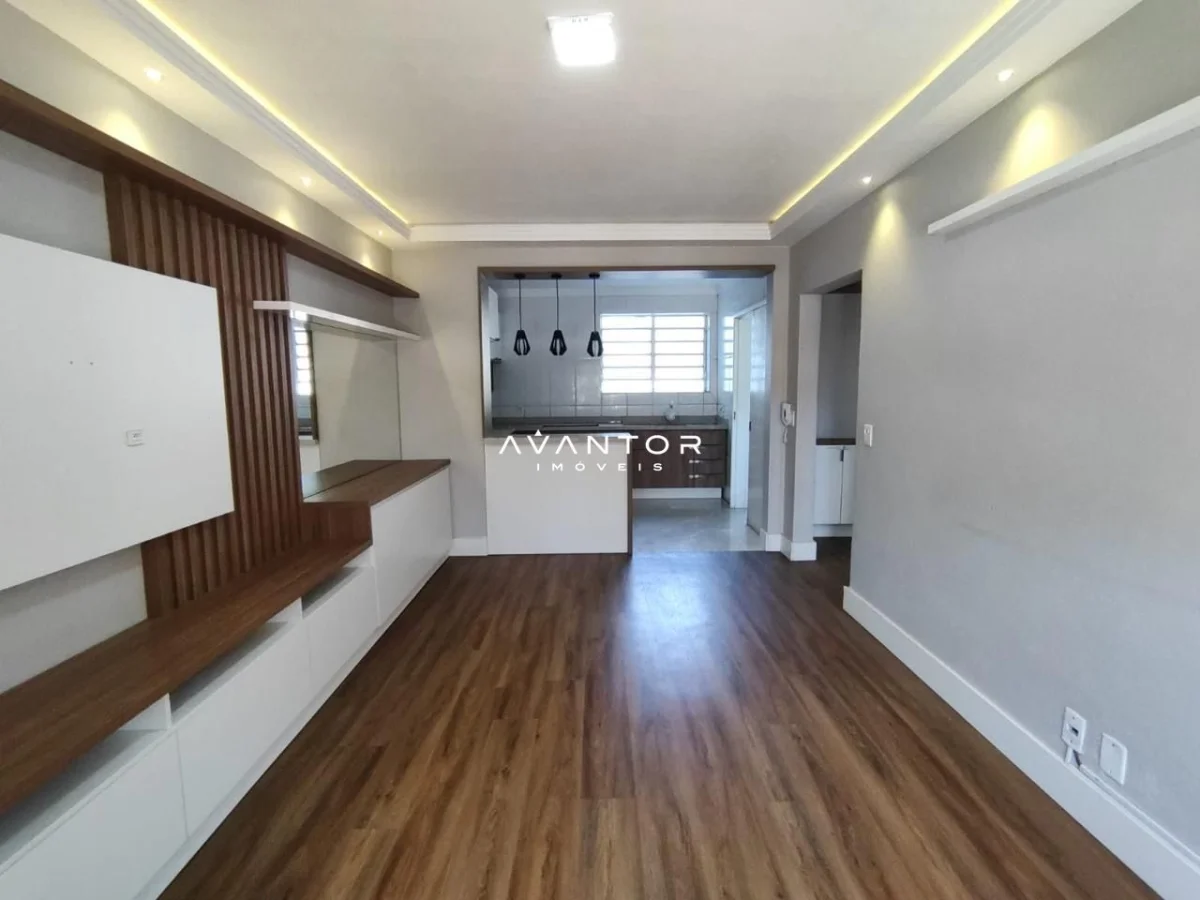 Sala de estar integrada à cozinha — Apartamento com 2 quartos à venda no Edifício Mirage, em Camobi, Santa Maria/RS