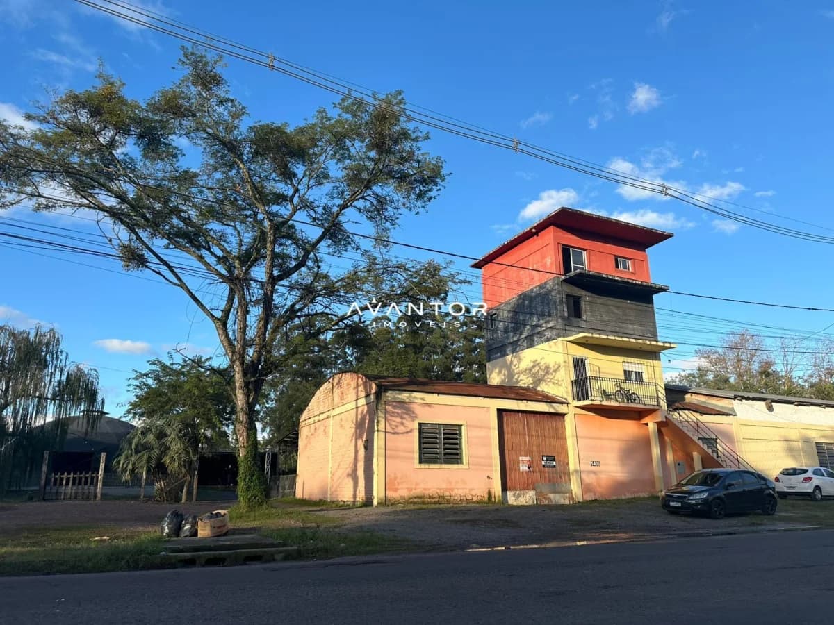 Fachada da casa com múltiplos andares — Pavilhão com 1 sala à venda em Caturrita, Santa Maria/RS